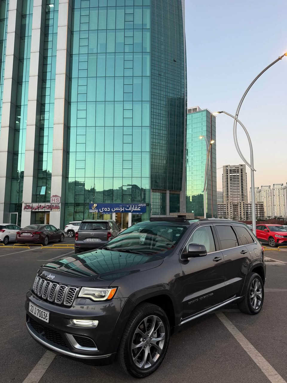 jeep summit V8 2020 
فول فول پانوراما جه گ به رزو نزم سماعه ماركه كوشن ساردو گه رم رادار دعامي گه وره پانوراما سندوق شفتو شاپ … ناو سپي شغال زور مواسفات باس ناكري (سومينت) ياني فول له وه فولتر نيه
سه ياره نموونه له جواني لوك لوك بي شوخت بي قؤپ
كلين به سفري ليره كراوه 
٢ پارچه به س كلير ده رچوا هه تا بورغيه كانيش به شه رت نه كرايته وا لوك لوكه 
٣٦ميل رويشتوا 
شوين:هه ولير 
سعر:٢٧٥$💵
***********
فايبر////واتسئاپ أربيل, العراق
