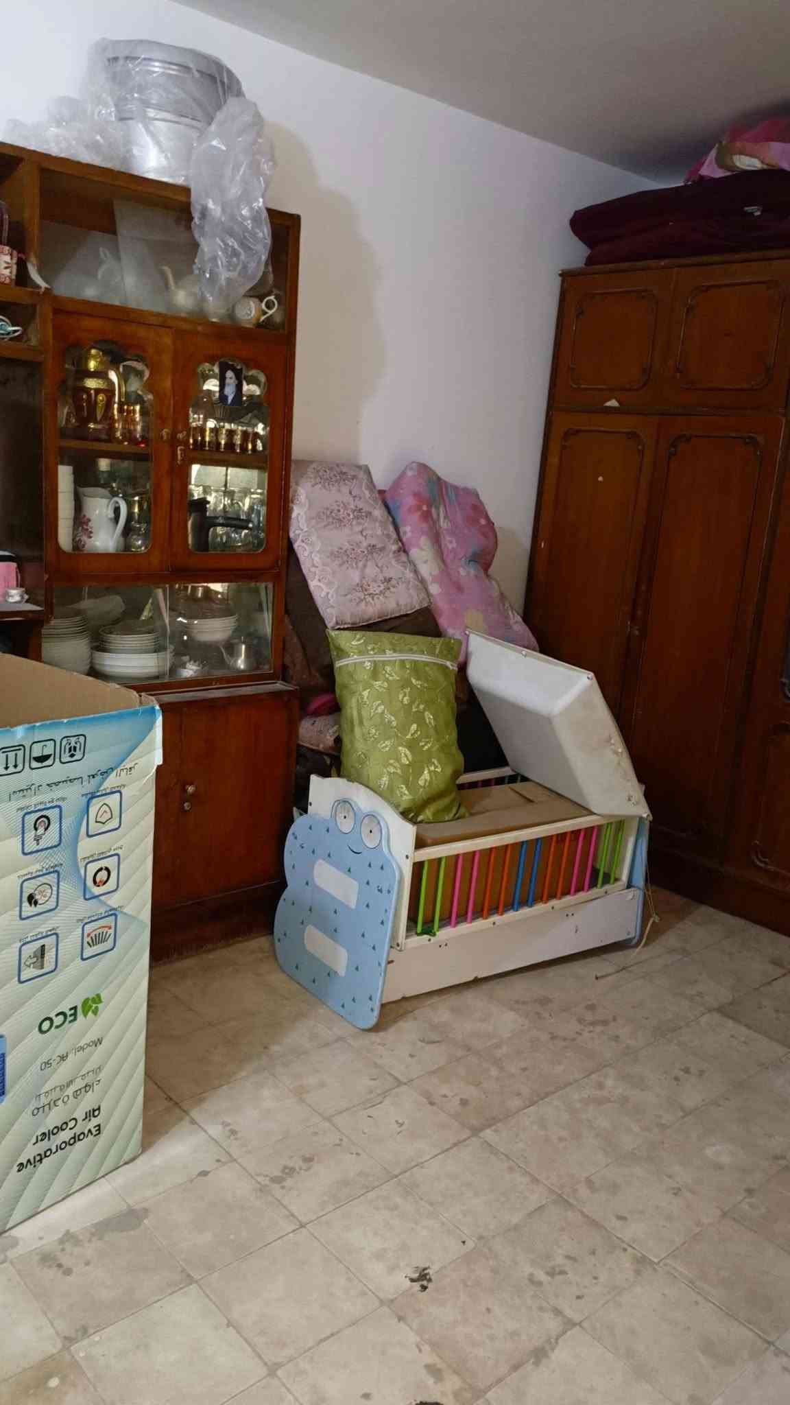 سلام عليكم بيت للبيع شهداء العبيدي الثالثة اول فرع مقابل ملعب البدري مساحة 120. متر سته في عشرين سعر 135 تريد المخالفة والضريبة. 125. قفل بي خمس غرف نوم واحدة اطفال صاله جبيره استقبال بل بداية. ***********. بي وتساب ***********
