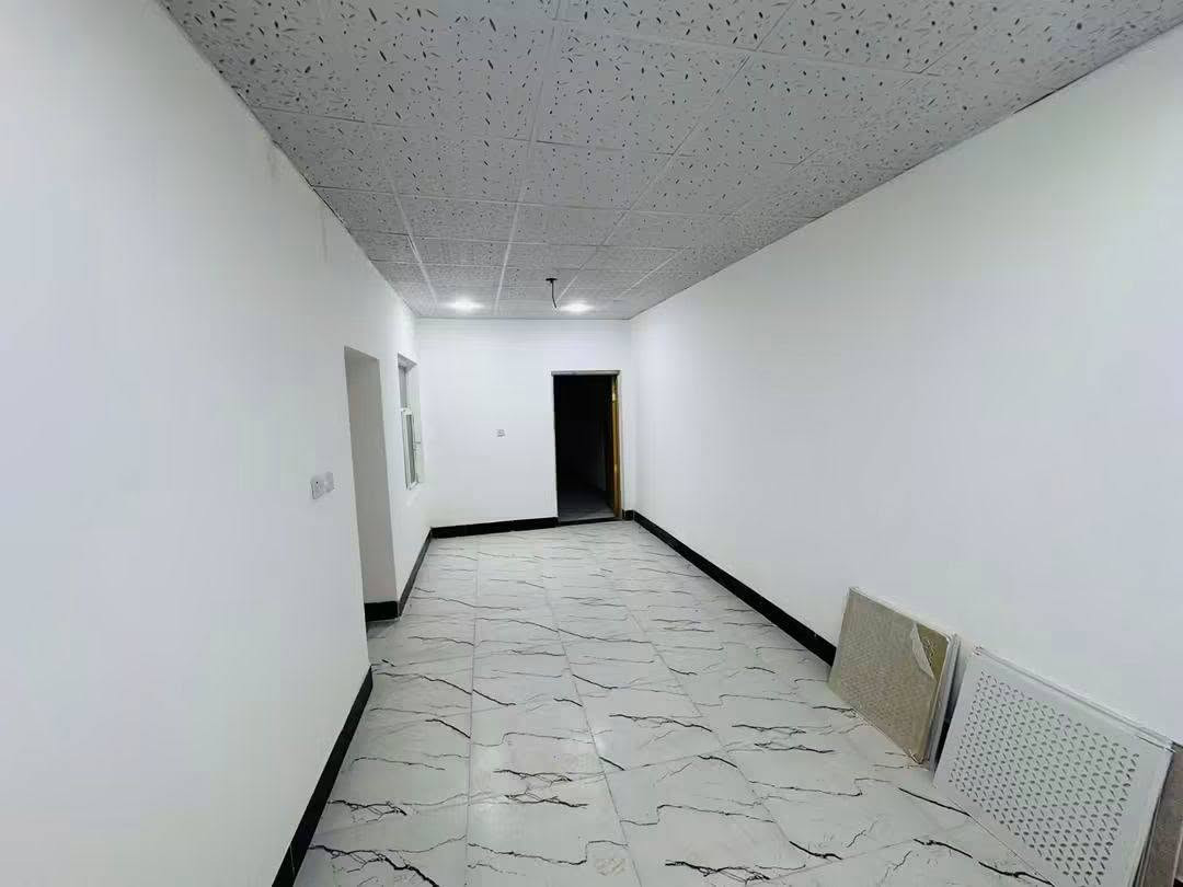 سلام عليكم بيت البيع ١٠٠ متر طابق ونص النجف حي النداء مقابيل الأميرات الأولى على شارع 20 قريب عله شارع المجمعات
تفاصيل العقار طابو صرف📜
‏طابوك جمهوري 🧱
صب كونكريت شغل 
درجة أولى مال جناي
‏تصميم البيت يتكون 
طابق الأرضي🏠
‏استقبال صالة مفتوحة المطبخ غرفة صحيات داخلية وخارجية منور
‏طابق الثاني🏡
‏ غرفة واحدة صالة صحيات سطح فرشي 
سعر البيت ٩٥ مليون وبي مجال 💵
يوجد فيديو للبيت الاستفسار واتساب 
***********
***********
***********
مكتب آمال الشرق للاستثمار العقاري
سلام عليكم بيت البيع ١٠٠ متر طابق ونص النجف حي النداء مقابيل الأميرات الأولى على شارع 20 قريب عله شارع المجمعات
