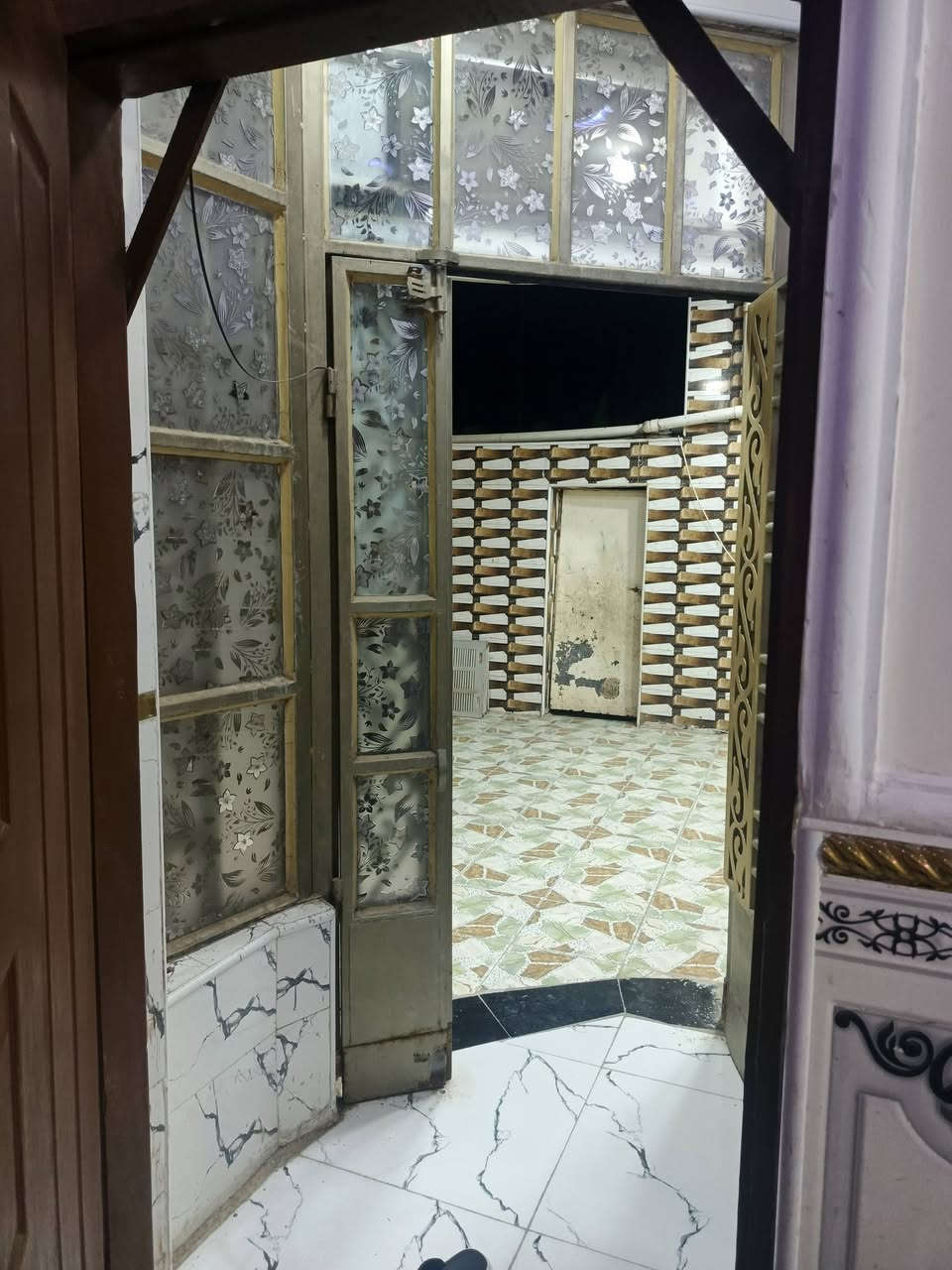 خلف سيراميك رحمان • ٢٠٠م • غرفتين