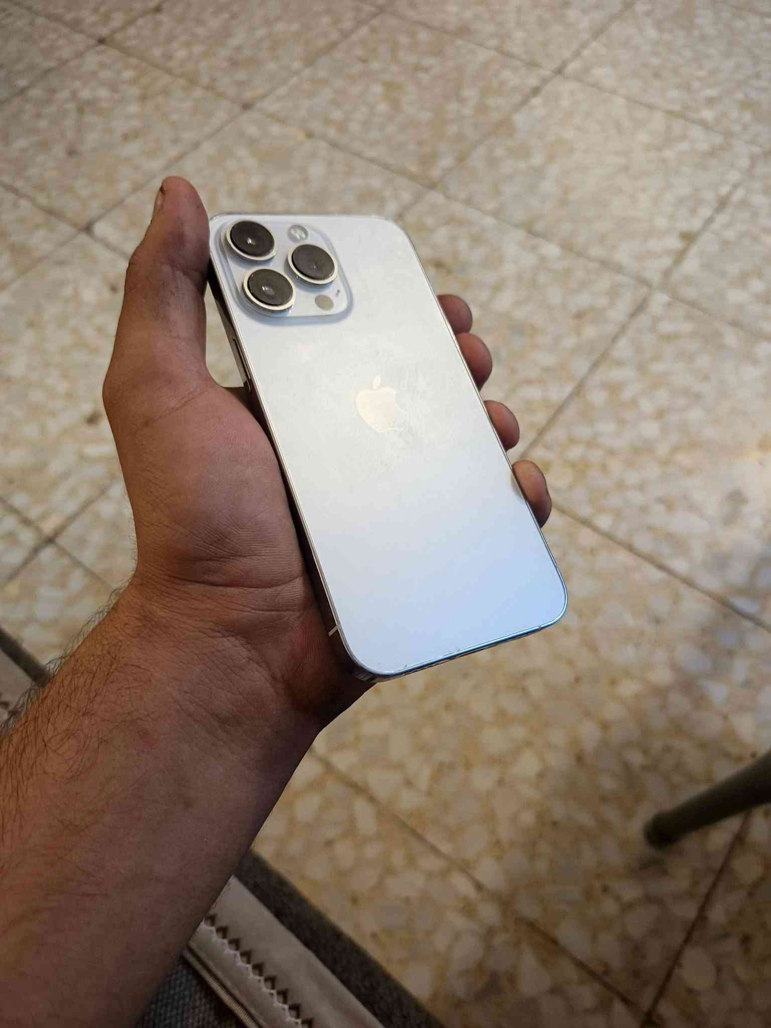 جهاز مضموم زلغ مابي ١٣برو ذاكره ١٢٨ ممبدل بي أي شي بطاريه ٩١ممعلايه الجهاز جديد بمعنى الكلمة لا فطر لا شخط كل مشكله مابي السعر ٦٠٠وبي مجال***********حي الجهاد

نص مكتوب في الصور:
- 8:27
- حالة البطارية والشحن
- كما هو الحال مع البطاريات القابلة لإعادة الشحن، بطارية الهاتف قابلة للاستهلاك وتصبح أقل فاعلية مع الوقت. معرفة المزيد...
- الحد الأقصى للقدرة
- 91%
- هذا قياس لقدرة البطارية مقارنة بقدرتها عندما كانت جديدة. قد تتسبب القدرة المنخفضة بتقليل ساعات الاستخدام بين عملية الشحن والأخرى.
- أقصى قدرة للأداء
- ستساعد الأنظمة المضمنة في النظام والمكونات في تخفيف آثار الأداء التي قد تلاحظها أثناء التقدم الكيميائي في عمر بطارية iPhone.
- شحن البطارية المحسن
- للحد من استنزاف عمر البطارية، يتعلم الـ iPhone من عادات الشحن اليومية، بحيث ينتظر ولا يتجاوز 80% حتى يحين موعد حاجتك إلى استخدامه.
- الشحن بالطاقة النظيفة
- في منطقتك، سيحاول iPhone التقليل من البصمة الكربونية من خلال انتقاء وقت الشحن الذي تتوفر فيه كهرباء فيه كهرباء بانبعاثات كربونية منخفضة. يتعلم iPhone من عادات الشحن اليومية، بحيث لا يشحن بالكامل حتى يحين موعد حاجتك إلى استخدامه. معرفة المزيد...