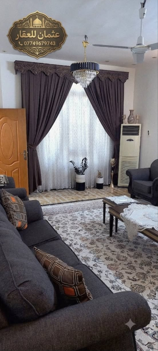 دار للبيع حي الجامعه 
المساحه300م
5غرف _كراج واسع 
حديقه واسعه 
للاستفسار .زورونا للمكتب
***********_***********
