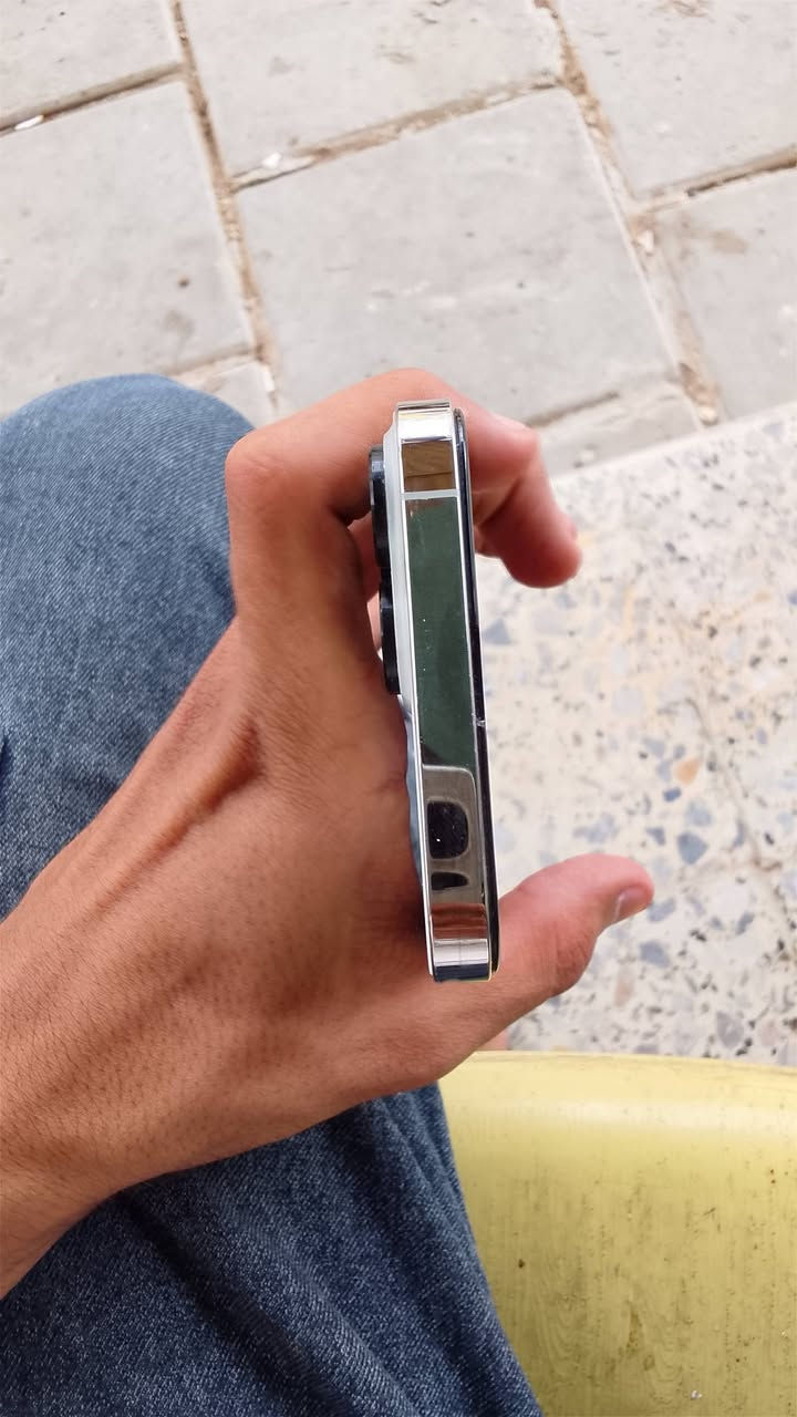 ايفون 13 برو ماكس ذاكره 256 جهاز نضيف بمعنه الكلمه بي بس الضهر مفطور كدام عينكم بطاريه 69 سعره 650 وبي مجال مكان ديالئ للاتصال الخاص مغلق ***********

