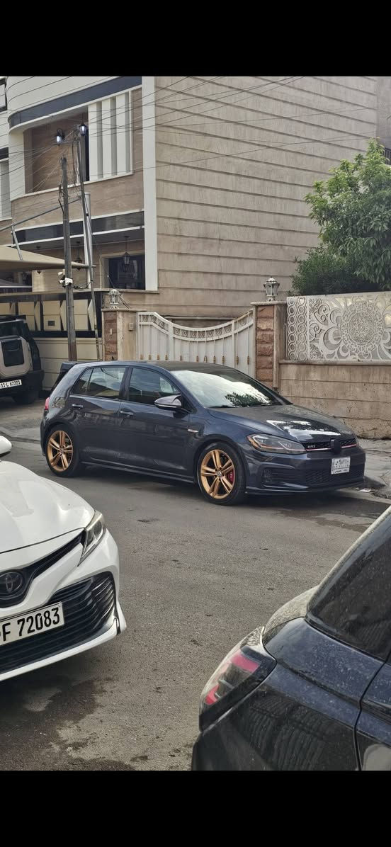 كولف 2018 gti 7.5
مواصفات كاملة بانوراما شاشة لمس كاملة 
كشنات جلد نقاط عمياء كل المواصفات بيها نازله 
السيارة مزودة ستيج 1+ 
داون بايب + فلتر شوته k&n 
برمجة طلقات على السبورت 
ماشية 100 الف كيلو 
ادامه كامله عليها من تنضيف محرك قبل فتره 
دبلات جديده امامي + كل اذاين السيارة جديده 
كومبريسر تبريد جديد فريز مبدل جامه امامية جديده 
تايرات امامي جديد داخل ضمان
درايم شفت يمين يسار وكاله مبدل  
شمعات جديد صدر كله كامل ما بي نقص
السيارة كله محسن وسوبر + فقط دهن موتل 8100 باور اغلى دهن

نقصها فقط عقل ايرباك موكع عليه مي من دا ابدل الفريز 
ووكف ينرادله فقط تبديل 

الحادث : فقط جزء صغير من البنيد 
والباب الخلفي مال سكن بالنقل من امريكا مضروب وصابغي
+ بارد جاملغ انطخت عندي 

السعر 15 الف قفل 
رقم الشاصي : 3VW447AU2JM250237

رقمي للتواصل : ***********
تفحص تكلي اقتنعت مبروك عليك
