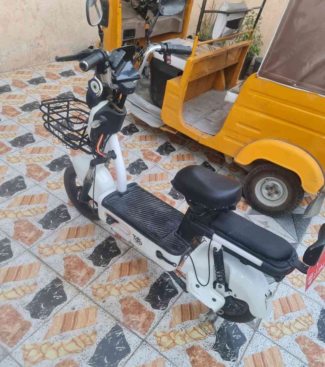 السلام عليكم للبيع دراجه شحن نضيفه بمعنى الكلمة من كل النواحي بطاريات نضيفه الدراجه كلش نضيفه السعر 275 وبي مجال العنوان بغداد الدورة للإستفسار *********** /  ***********
