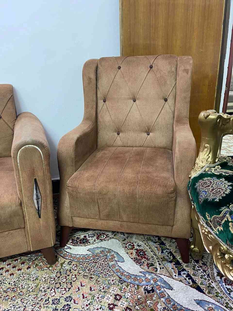١٠ مقاعد • قنفات كبيرة • مستعمل
