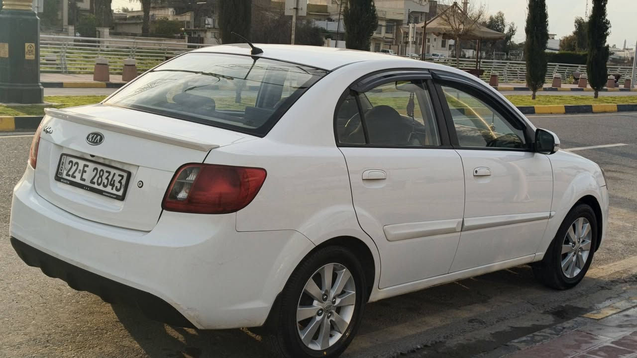 كيا ريو موديل ١٢ محرك ١٦
بدون ضرر بدون صبغ السياره بسمي 
السعر ١٠٢ وبيها مجال للتواصل 
***********
