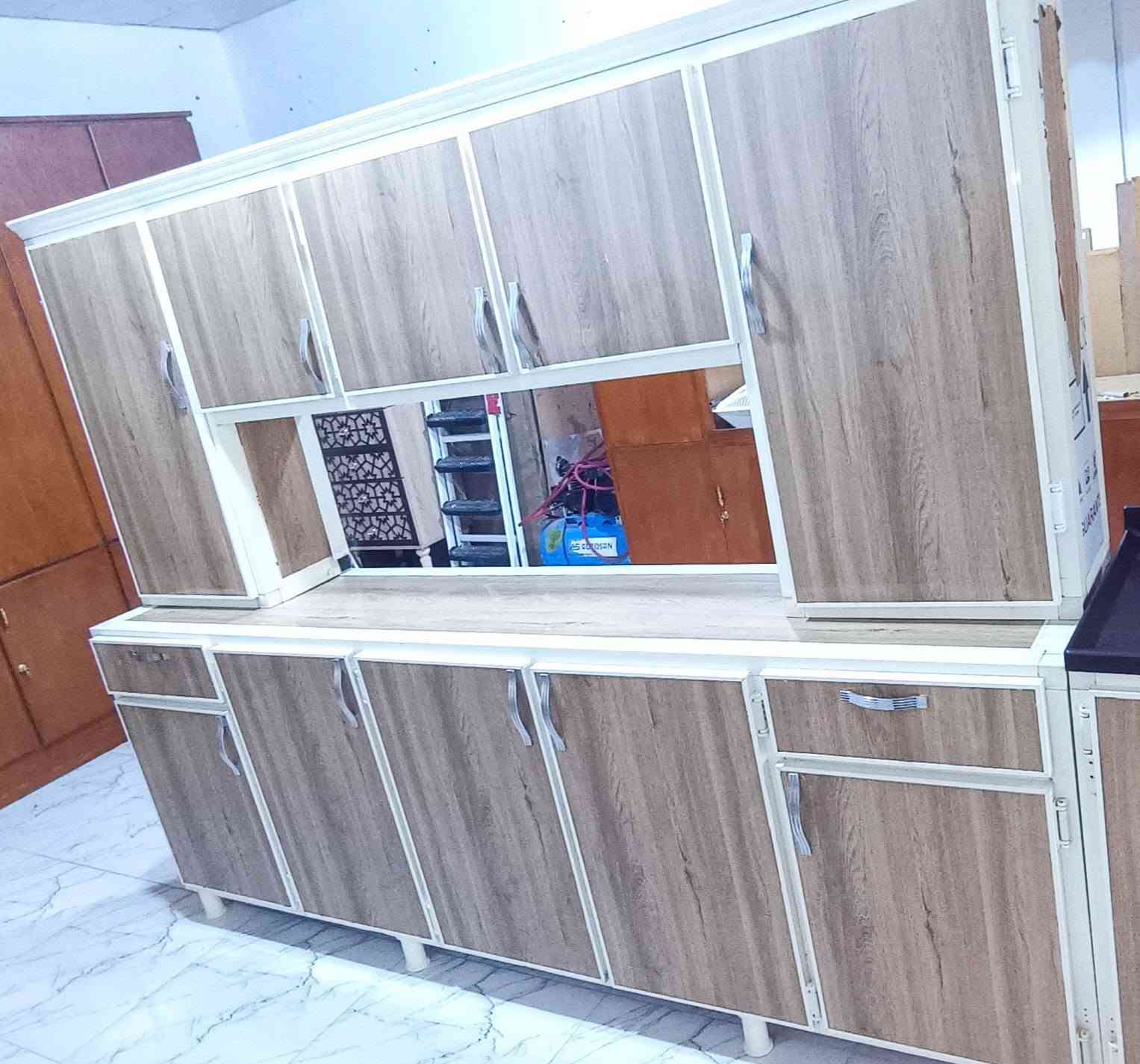 كونتر مترين ونص مع سنك متر ونص الملحق العلوي يرهم تعليگ يرهم فوك الجواه يربط نظافة كدام العين
السعر ٢٨٥ بي مجال شوية
العنوان كركوك الزوراء
للاستفسار 
***********
