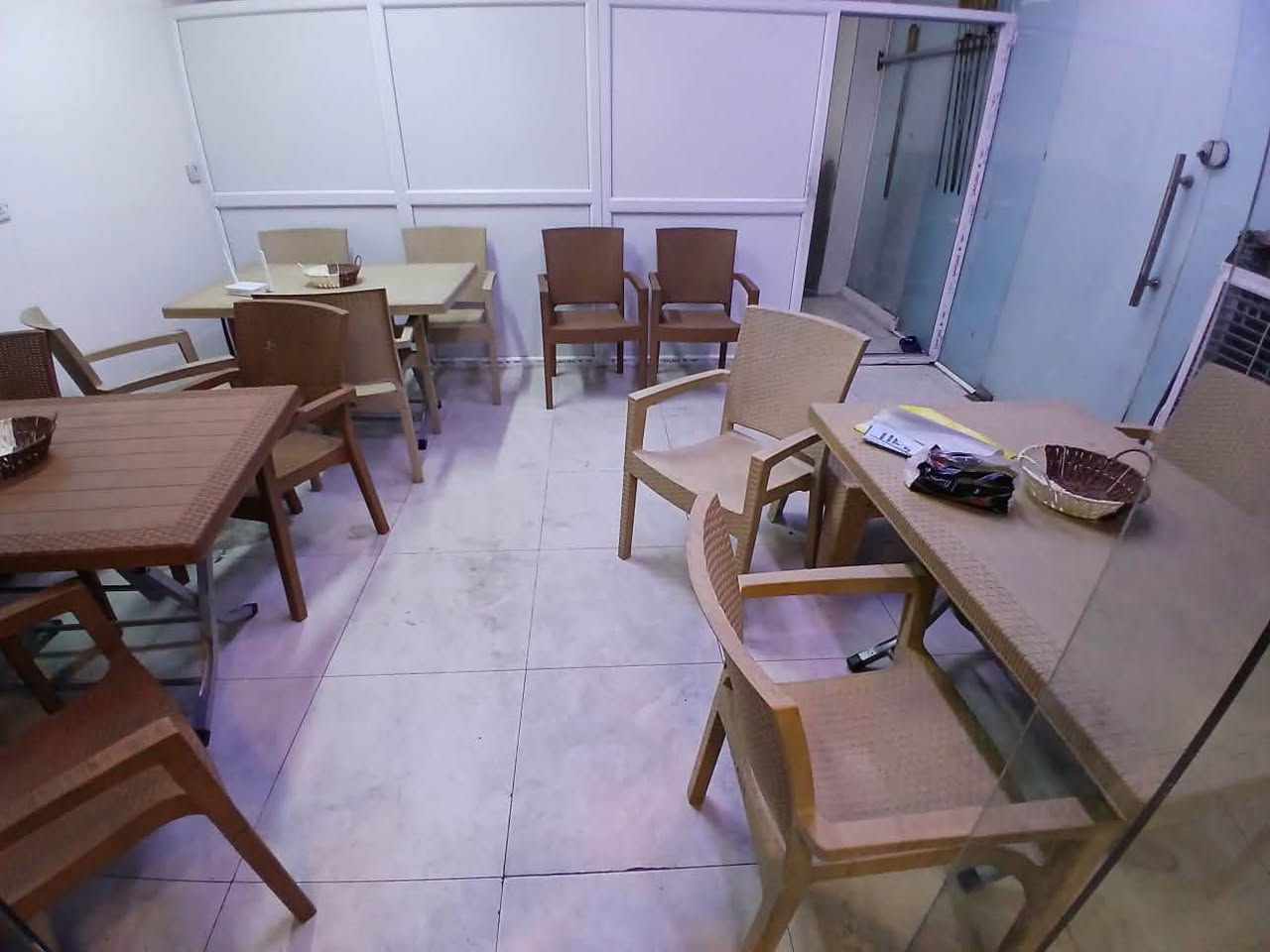 کەلوپەلی چێستخانە بۆ فرۆشتن زۆر بە پاکی مەوەتەوە بە سەحرێکی مناسب پێک دێت لە :شەوایەی مریشک زۆر بە کەمی کاری کردوە بە پاکی مەوەتەوە (کورسی مێز ) ( مێزی ستیل ) (منجل ستیل )(تباخ) (بەرادی گۆشت) کەلوپەلەکان زۆر بە پاکی ماوەتەوە سەحرێکی مناسب 
بۆ زانینی نرخ پەیوەندی بکە بە:***********
