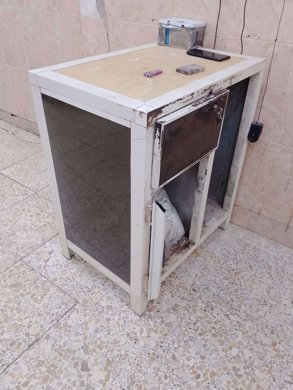 غراض افران للبيع
ميز الالمنيوم مال عرض صمون كهربائي 
عرباين مال طاوليات مربعه
مكينه مي ونفط 
ميز مال دخل 
برميل مال نفط وجلكانات 
وبراد مي +دنبر عدد 2
مكاني كاظميه الاستفسار ***********
