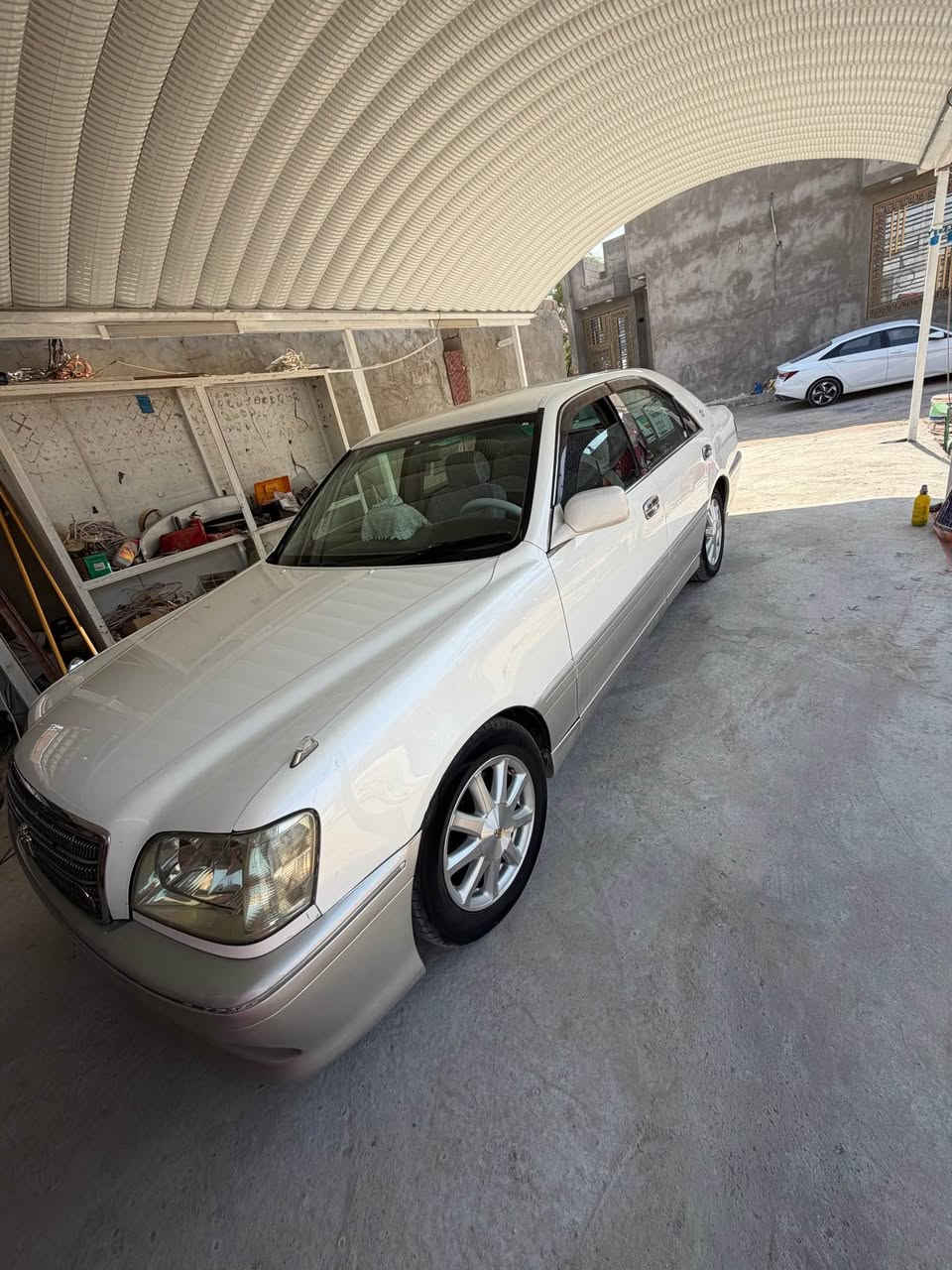 السلام عليكم 

جنون مديل 2000 اصل رقم بصره الدولي باسمي السياره صار اله اكثر من 7 سنوات استخدامي حاليا بيه نقص تبريد الشبكه الاماميه كمبريسر سليم محرك 2500 جاهزه السياره كرستال ويا نجمه تخم تاير سعرها 118 عنون السياره ابي الخصيب *********** ابو الخصيب, البصرة
