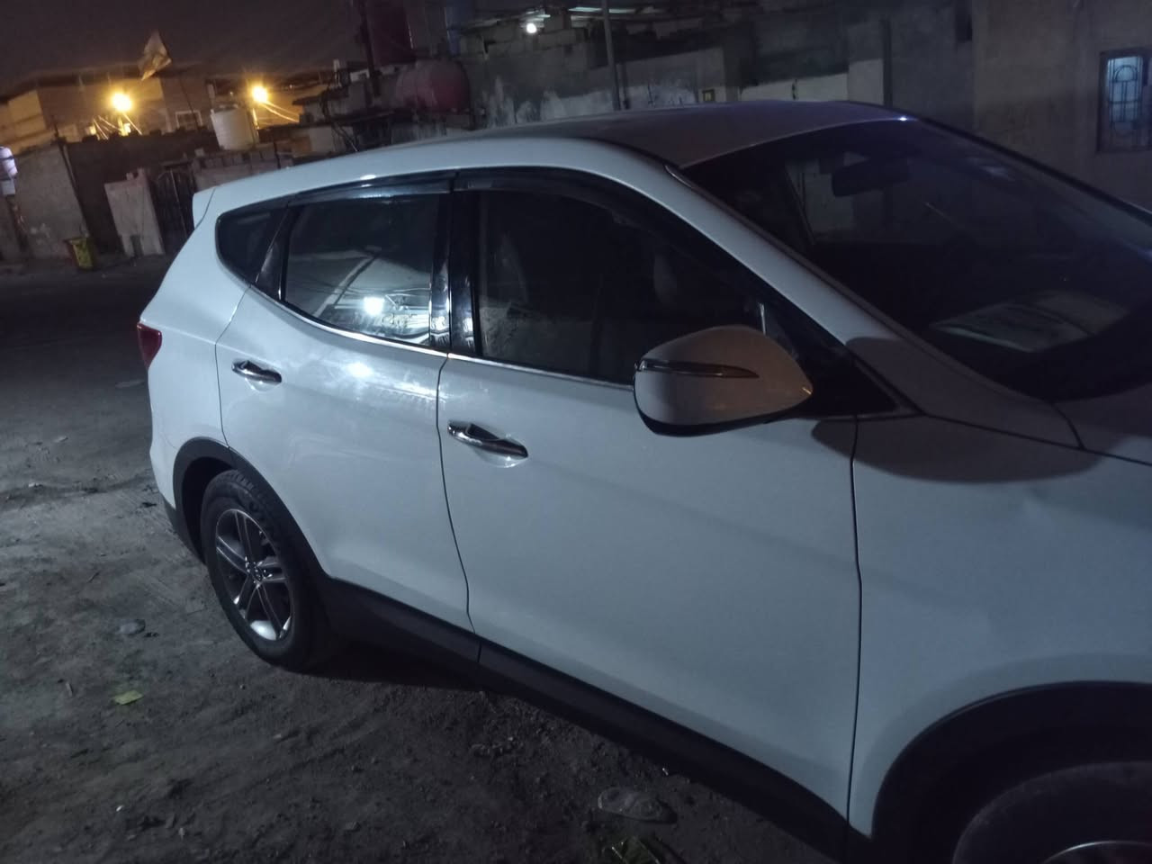 سنتافي موديل 18 ثلاث قطع بيها سونارها موجود مصبوغ احزان سياره جديده بالكرتون درهم مراوس بشارجر اوباما سنويه لل 31 رقم بغداد صار لها تسعه ايام صادره السنويه مكاني بصره والعده.                  ***********
