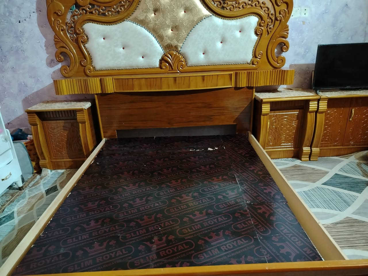 غرفة أخشاب • نضيفه • ٦ بيبان