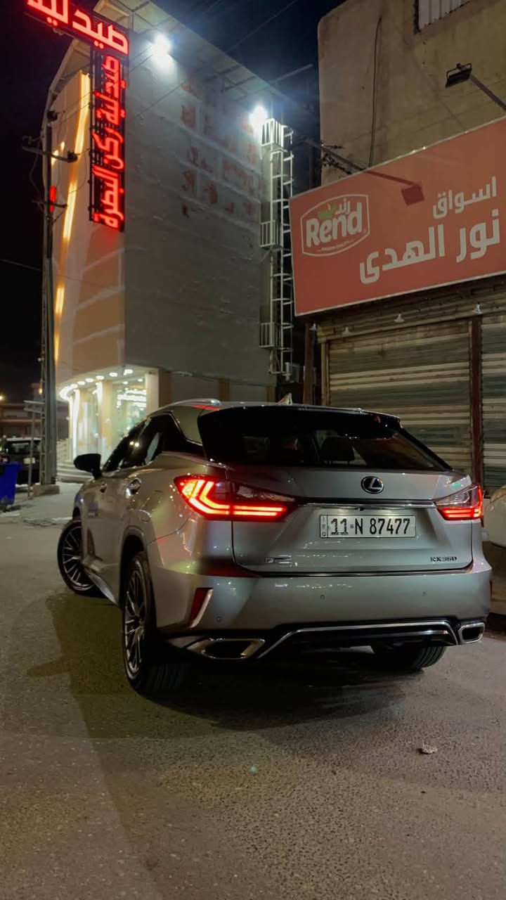 السلام عليكم لكزس RX350 F SPORT  ماشية41  الف ميل  حقيقي داخل احمر كشنات خزن ميموري تدفئة + تبريد  ستيرن تبريد صندوك كهرباء عينة دجتل اربع وضعيات قيادة  نقاط عمياء تحديد مسار رقم بغداد ب اسمي تحويل ثاني يوم سنوية ورقم جديد وارد كندي بدون قطرة صبغ بارد فقط محرك V6 3.5 تنفس طبيعي فول مواصفات للاخير فتحة رادارات نقاط عمياء 5 كامرات  شاشة جبيرة  ماوس هواي بيها مواصفات و مواصفات الـ. F سبورت معروفة مكان السيارة البصرة الحكيمية 
رقمي للاستفسار ***********
السعر : 235 و بيها مجاال بسيط
