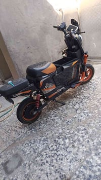 👋🏻 دراجه شحن 🛵 للبيع السعر 175 الف 💵وبيها مجال  عوزهه بس باتريات 🪫  ال...
