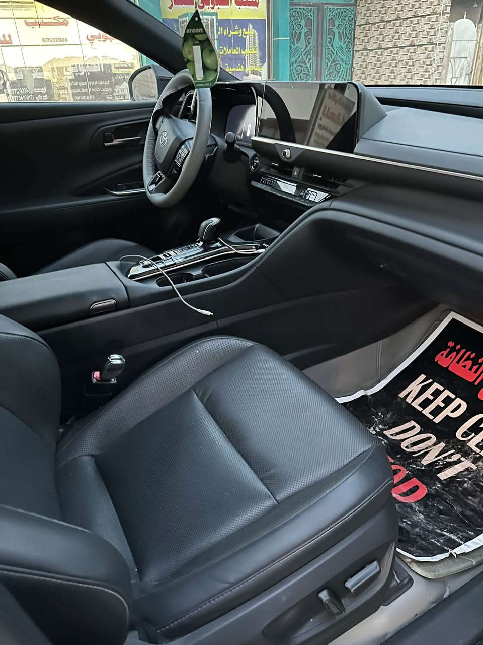 السلام علكيم
👑 تويوتا كراون سيجنيا 2025

Toyota crown signia 2025

فاخرة وعملية تجمع بين الفخامة والتكنولوجيا المتقدمة والتوفير في استهلاك الوقود

بنظام دفع رباعي هجين يجمع بين محرك بنزين بأربع أسطوانات سعة 2.5 لتر طبيعي التنفس و محركات كهربائية عدد 2

وارد امريكي 
فول موصفات عده الفتحه
عدد الاحصنة : 240 🐎 
اللون : ابيض
صوره الحادث مع الصور  السياره بدون تبديل 
بيه /٣٦ حالوبه /بل القماره والبنيد/ 
سعره ٢٧٥ وبيه مجال 
رقم بغداد 🇮🇶
ماشيه 28
مقاعد جلد  تدفئه تبريد الخلفي تدفئه
مكاني بغداد حي اور
سعره ٢٧٥ وبيه مجال
***********
