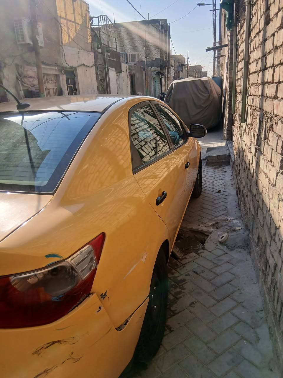 السلام عليكم سيراتو موديل ١١ ظرر بس البنيد هنا بل عراق  باقي السياره مكفوله  السعر ٧٥ حك الجيه مكاني مدينه الصدر  ***********
