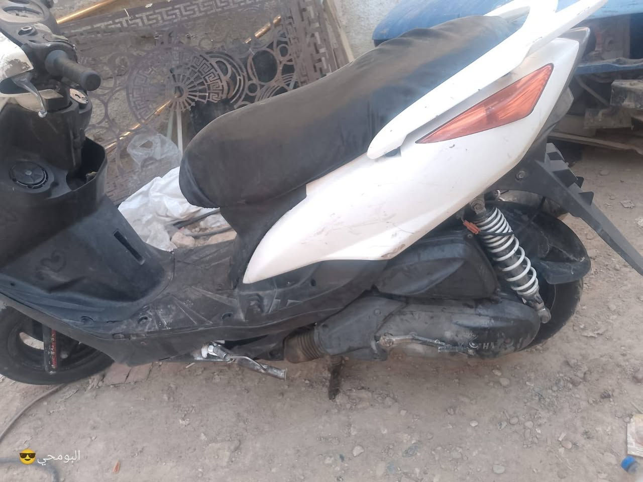 السلام عليكم دراجه للبيع ماعرف شنو بيها طفت بيه ونفص دشبول سعرها 250 وبيها مجال ابيعها نفس ماموجوده مكاني الكاظمية للاستفسار عل هذا الرقم ***********

نص مكتوب في الصور:
- البومحي 
- البومحي 
- 😎 البومحي
- البومحي 😎