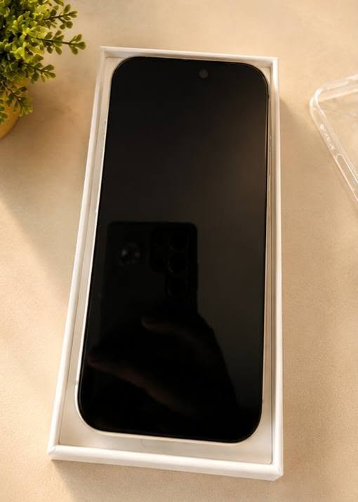 Iphone 17 Pro Max 256GB Silver
ايفون 17 برو ماكس ذاكرة (256)  الون الابيض المميز

نسخة الشرق الاوسط

تك شريحة خارجية ويدعم الشريحة الالكترونية

بطارية 100 عدد دورات 13 أستخدام كلش قليل

كامل ملحقات
السعر 1850 

العنوان بغداد /الشعب 

رقم / *********** بي واتساب
