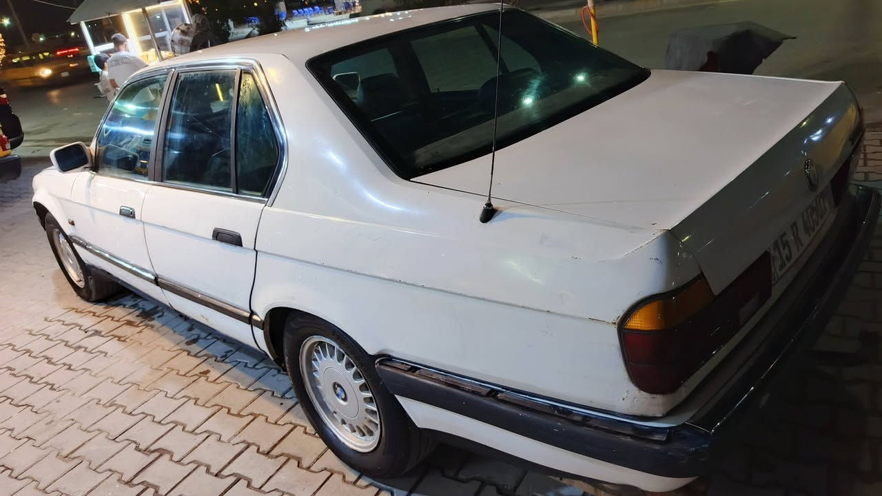 من رخصة صاحب الكروب
للبيع بي ام 735i موديل 1988
محرك 3500 
كير أوتوماتيكي
لايت ناصي زنون اصفر عالي زنون ابيض
رقم انكليزي أنبار
هزه جديدا
بسمي شرط التحويل
مكان السيارة كربلاء 
السعر 45 ورقه
***********
