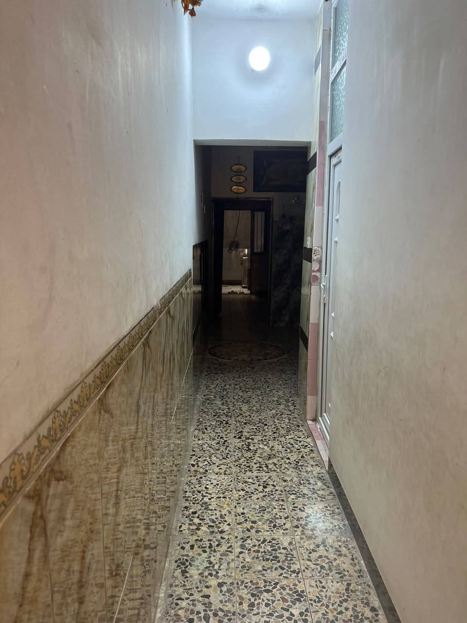 🏡✨ للبيع بيت مميز في منطقة البلديات – شارع المصرف (زراعي) ✨🏡
📍 موقع مميز جداً
في فرع جامع السيد كاظم الفاضلي، والفرع عريض وقريب من الطابو.
📐 مساحة العقار: 100 متر
🏠 البيت طابقين ومناسب للسكن العائلي.
🔹 يتكون من: • كراج وصحيات خارجية
• استقبال واسع
• صالة
• 3 غرف
• مطبخ
• صحيات عدد 2 في كل طابق
• بيتونة
⭐ موقع جيد + مساحة مناسبة + بناء طابقين
💰 السعر والاستفسار يكون عن طريق الاتصال مباشرة:
📞 ***********
📞 ***********
📌 للجادين فقط، يرجى التواصل على الأرقام أعلاه.
