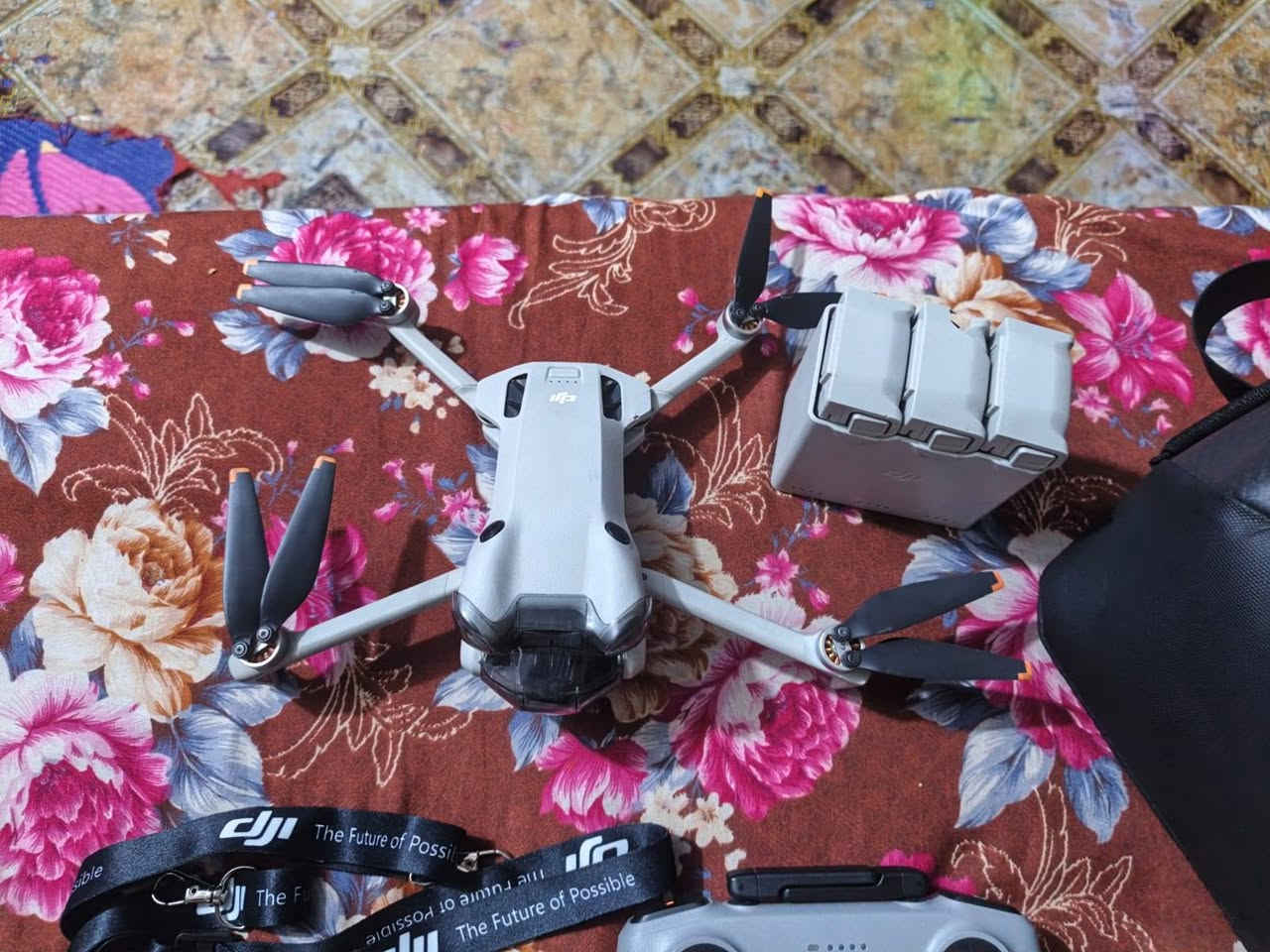مني ٤ برو • نضيفه • ٣ بطاريات