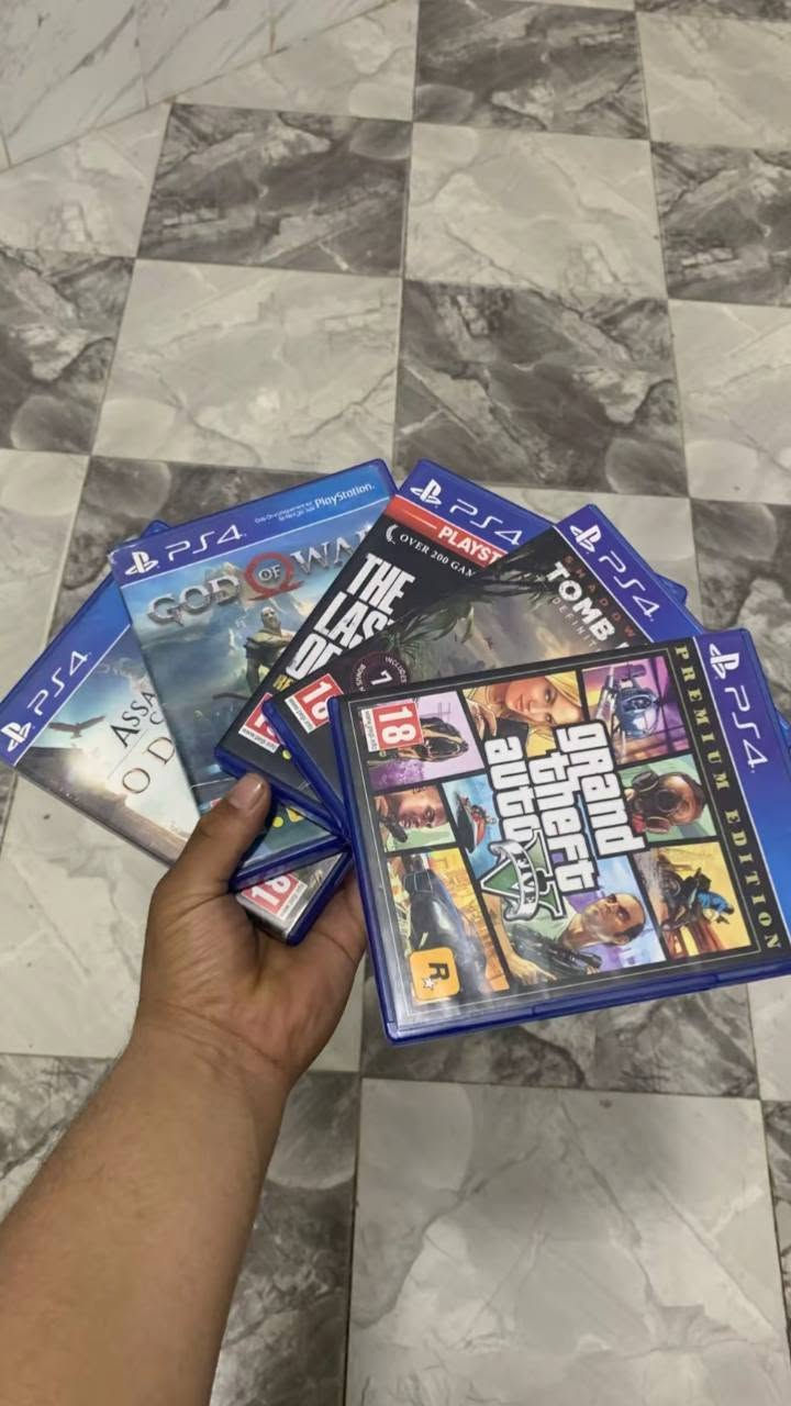 جهاز بلايستيشن 4 سليم (PlayStation 4 Slim) 
يده واحده
نضافه 80%
يجي ويا 4اقراص /رديد رسبشن/ درايفر حياة واقعيه /كولڤ ديوتي / بيس 21/
السعر 180 
للأستفسار ***********
