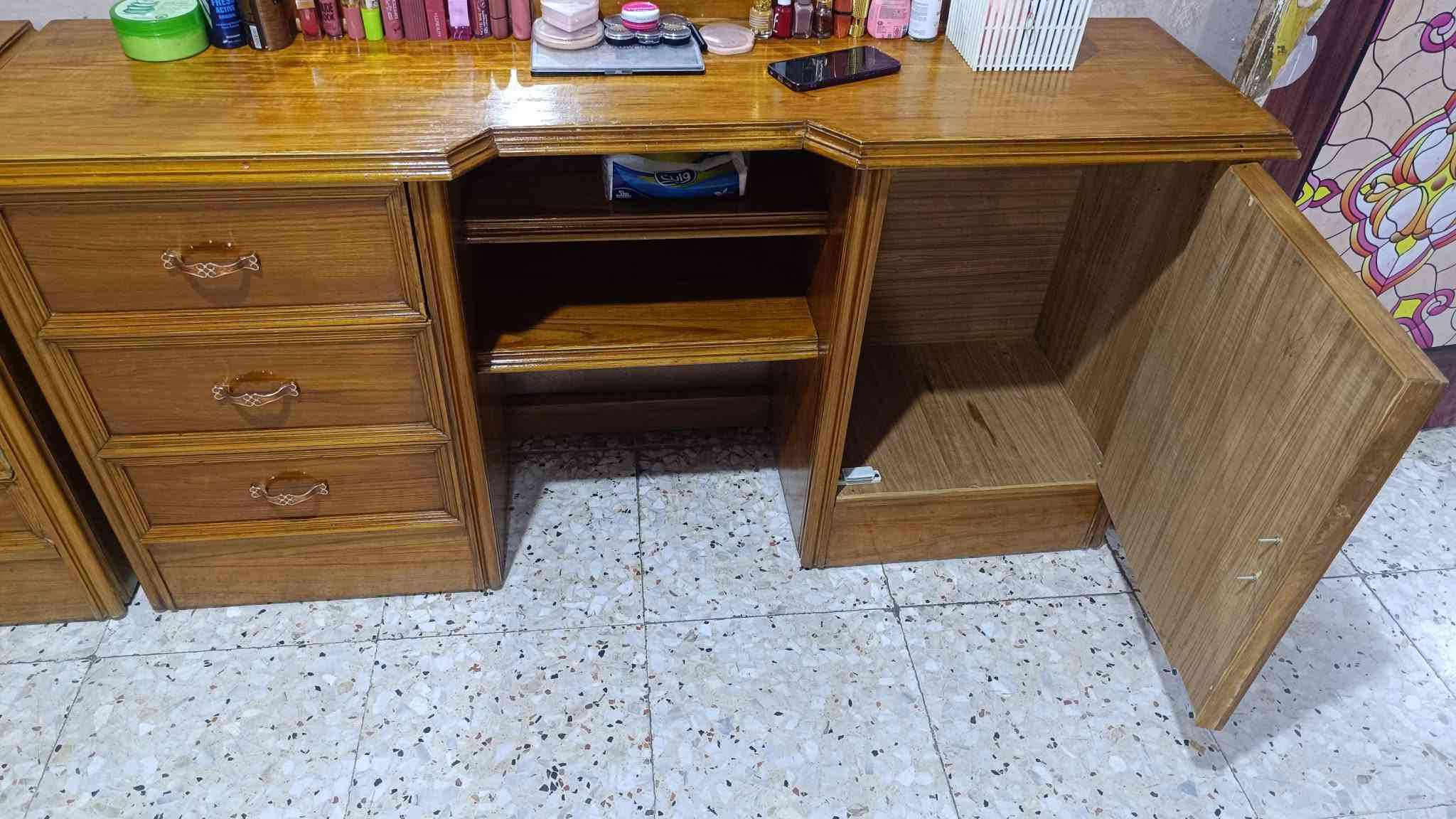 مكلفه بلنشر غرفه تسكام صاج داخل وخارج ام السته طابقين النوع الثقيل السعر مليون وبيه مجال قليل مكانه مشروع للاتصال ع الرقم ***********
