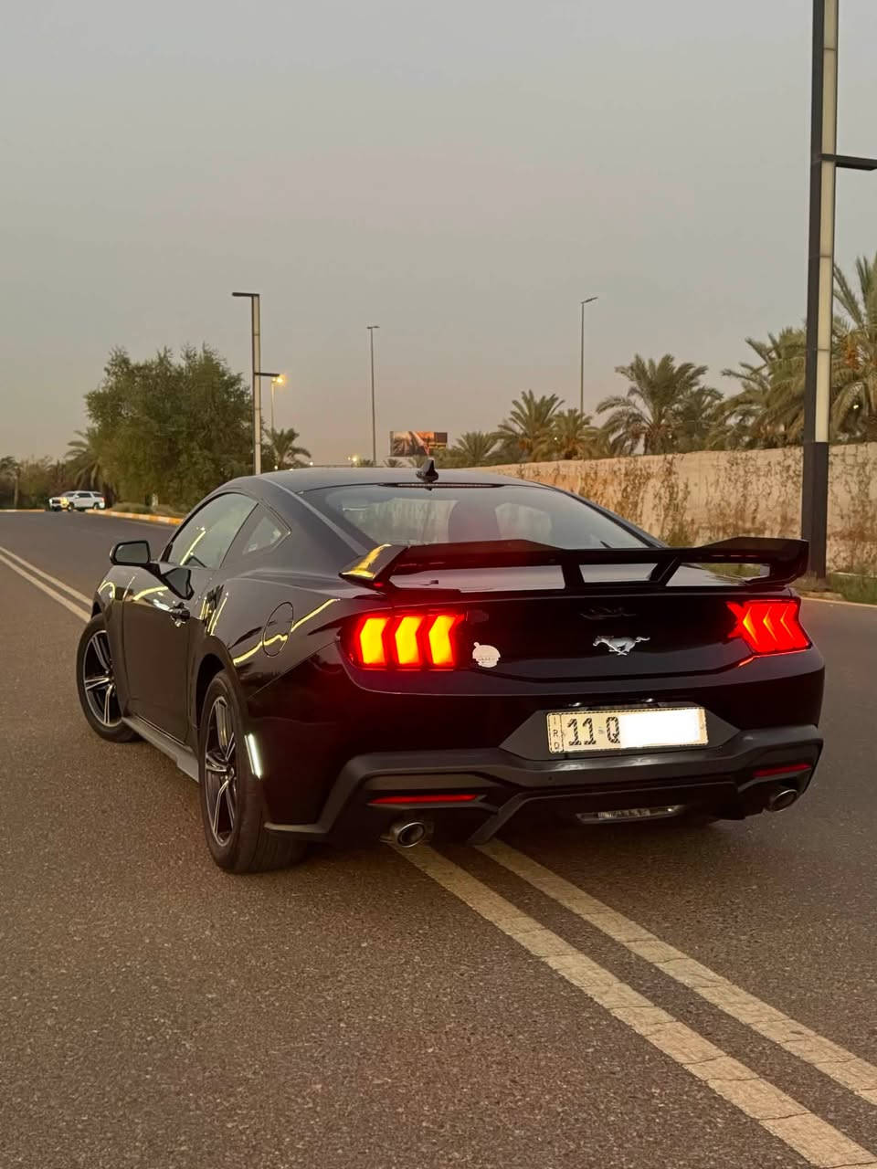 موستنك 4 سلندر ایکوبوست
موديل ٢٠٢٤
الممشى ٤٢ الف 
السيارة جديدة بمعنى الكلمة وجاهزة بدون نقص 
المواصفات :-
-مواصفات فول للأخر
- أناره ترحيبيه
-شاشات 
-كيجات ديجتال يتغير اكثر من شكل حسب المود 
- تغير الوان دشبول
- ⁠كشن السئق كهرباء
- كاميرا خلفيه
- وضعيات قياده
-مودات الستيرنك
- التحكم بال RPM بالبصمة
-٩ سماعات
- رادارات ٣٦٠
- دواخل اسود
-مانع اصطدام
-تدفئة كشنات
-تحديد مسار + مستشعر
- اوتو هولد
- ⁠اضاءة داخلية متغيرة اللون 
- ⁠دخول ذكي 
- تشغيل عن بعد 
-هاند بريك كهرباء
-اوتو ستارت
-قيادة ذاتيه
الحادث
 أندر كراج يعني حادثه من اسفل السياره 
- ولا قطعه صبغ فقط تكحيل بسيط تعتبر كلين
- ايرباك ستيرن وبرده جهة سائق فقط 
 رقم شاصي
1FA6P8TH2R5106803

السعر ٢٠٧ $ وبيه مجال
العنوان / بغداد - العامرية
***********
