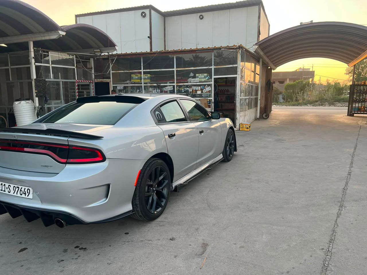 السلام عليكم للبيع دوج جارجر SXT2020
مكينه ٣٦٠٠
تبريد قطعتين محدثه جيتي 
كير ومكينه كفاله 
رقم بغداد مداور ثاني يوم 
ماشيه 120mi
تو ويل 
سياره ما نقصها برغي 
حادثها امريكا جاملغ وبالعراق بيها بيبان ثنين صبغ مابيها دواخل لا شاصي ولا لغد 
مكان السياره بابل /***********
