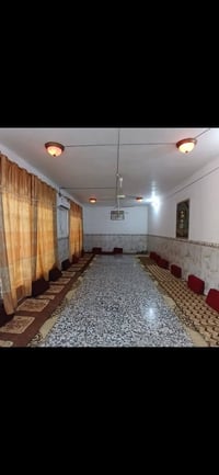 بطفيل قرب الهجرتين • ٤غرف • محل مطل عالشارع