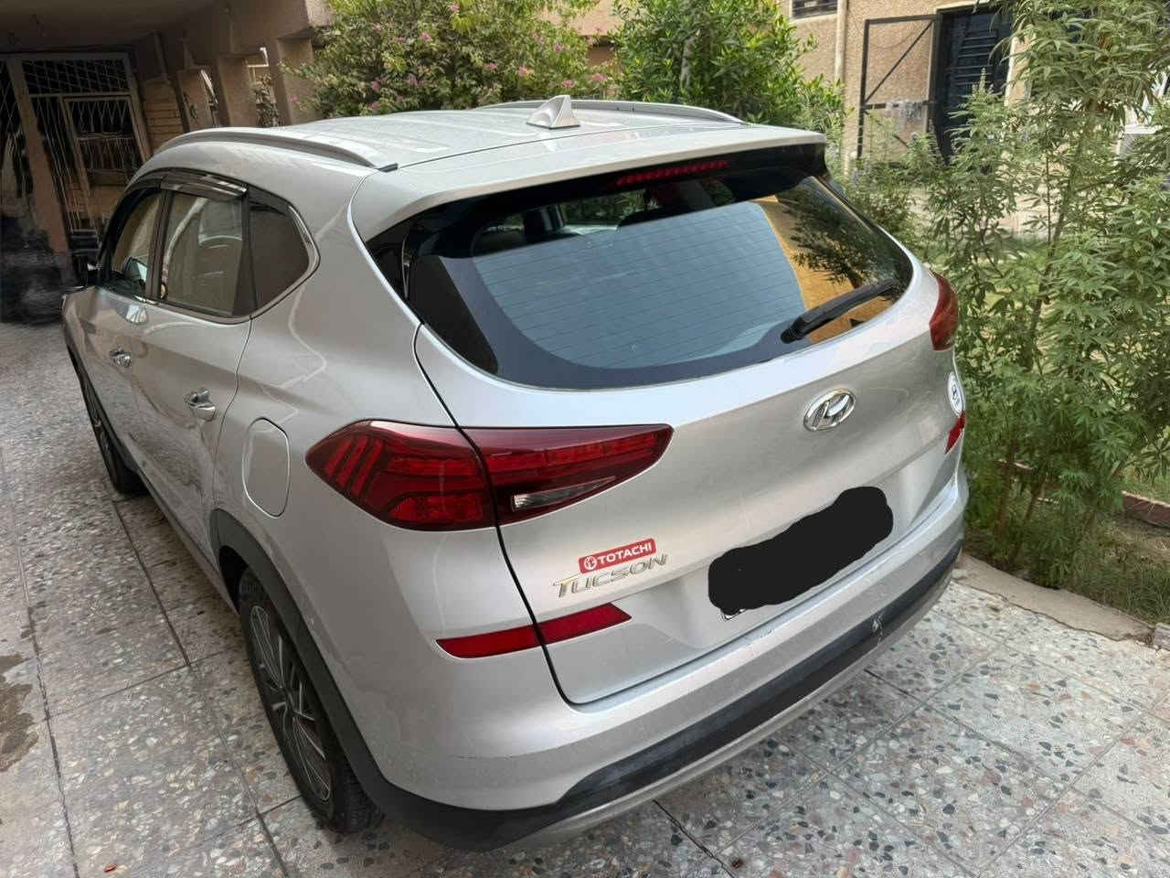 السلام عليكم
توسان 2019 مرقم بغداد باسمي رقم بغداد الجديد
فول مواصفات للأخير عدا الفتحه
كامرات 360
رادرات امي خلفي 
كشنات تدفئة+ستيرن تدفئه+ مقعد السائق والراكب تحكم كهربائي+كشنات جلد
تبريد مناخي تحكم منفصل قطعتين امامي خلفي
دخول ذكي وتشغيل ذكي 
جنطة كهرباء 
لايت لد +خمس عدسات زنون بلادي اصلي
بعد بيها مواصفات هواي
حجم المكينه 2400gdi 
السياره بيها صبغ صفحه 
سعر السياره 165$ وبيها مجال للشراي
للاستفسار
***********
