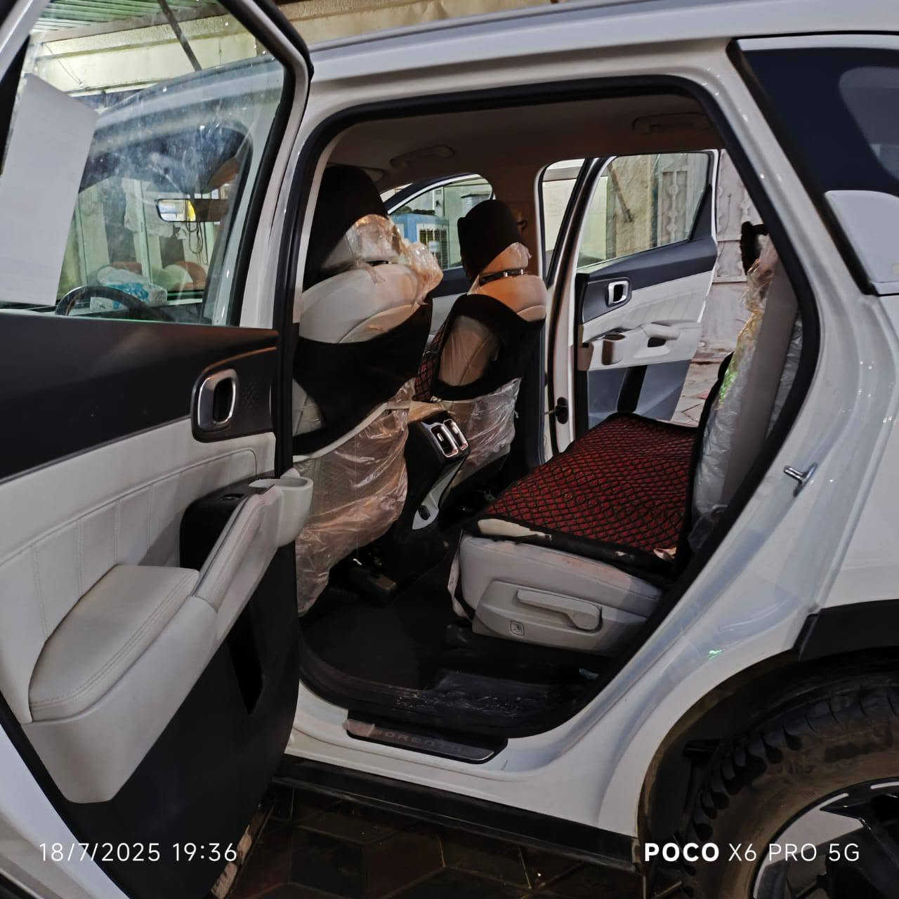 سيارة سورنتو موديل 2025 للبيع بصمة بصمة ابواب كشن كهرباء كشنات الخلفية كهرباء جنطة كهرباء تشغيل عن بعد تنزيل وتصعيد الجام ع الرموند المري قلاب قمارة حديد السعر 275 ورقة قفل للاستفار ***********

نص مكتوب في الصور:
- 18/7/2025 19:35 POCO X6 PRO 5G
- 18/7/2025 19:36 POCO X6 PRO 5G
- 18/7/2025 19:36
- POCO X6 PRO 5G
- 18/7/2025 19:37 POCO X6 PRO 5G
- 18/7/2025 19:38