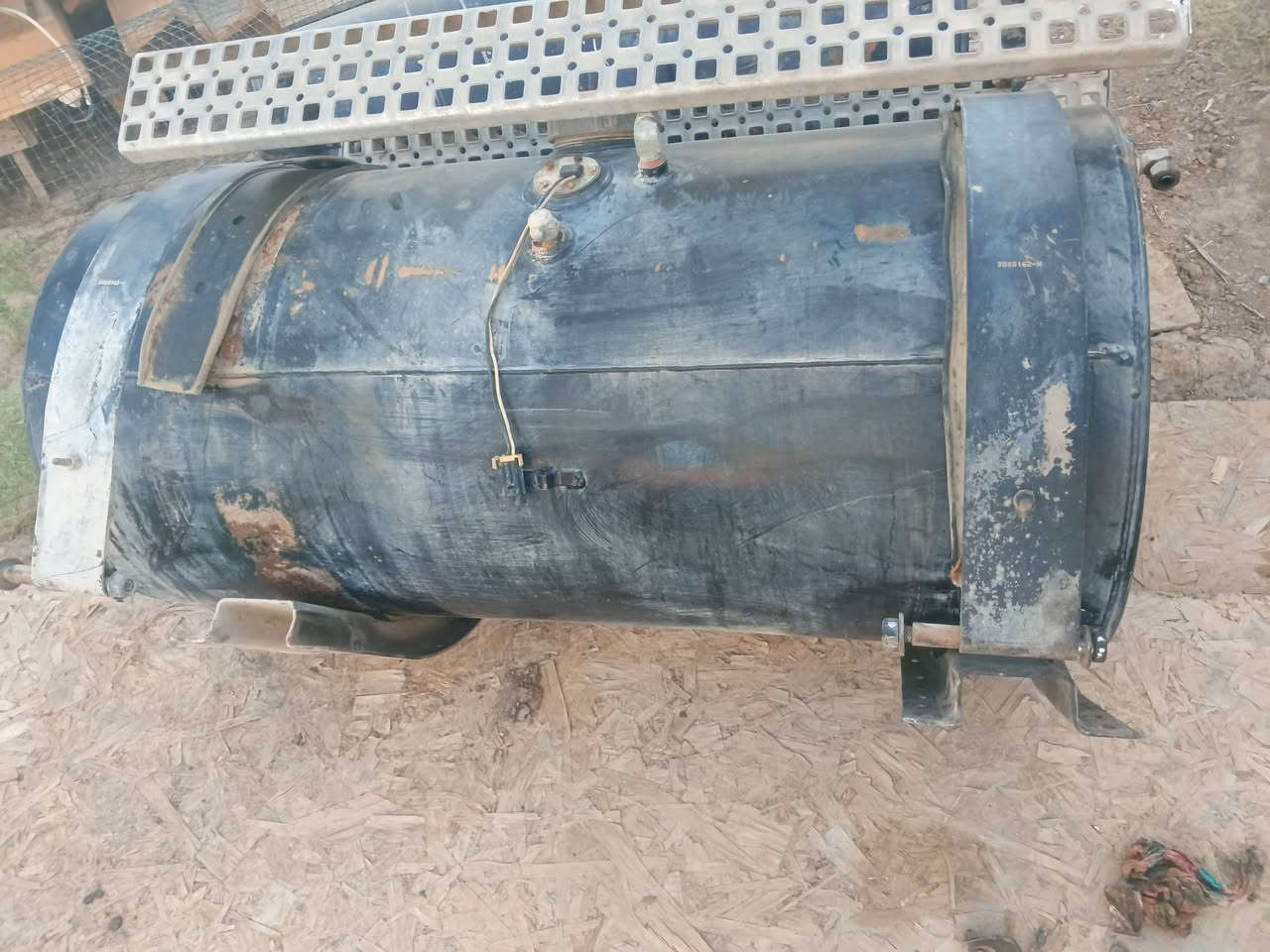 السلام عليكم تانكي حديدكاز سويدي 300 لتر كامل مع القواعد + حزام + دوسات فافون مكاني أطراف بغداد حي الوحدة رقمي ‏‪***********‬‏
