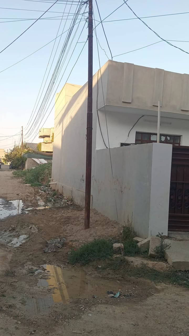 قوسيات حي الإيمان خلف معمل غاز التوفيق مساحه 150مربع ركن 
1غرف نوم هول  صحيات ستقبال مطبخ كراج 

خدمات ماء ساعه كهرباء تبليط ٣٠متر 

سعر الدار 40بي مجال بسيط جداً 

يوجد جميع العروض للاستفسار اتصل أو راسل وتساب 

*********** وتساب 

*********** وتساب
