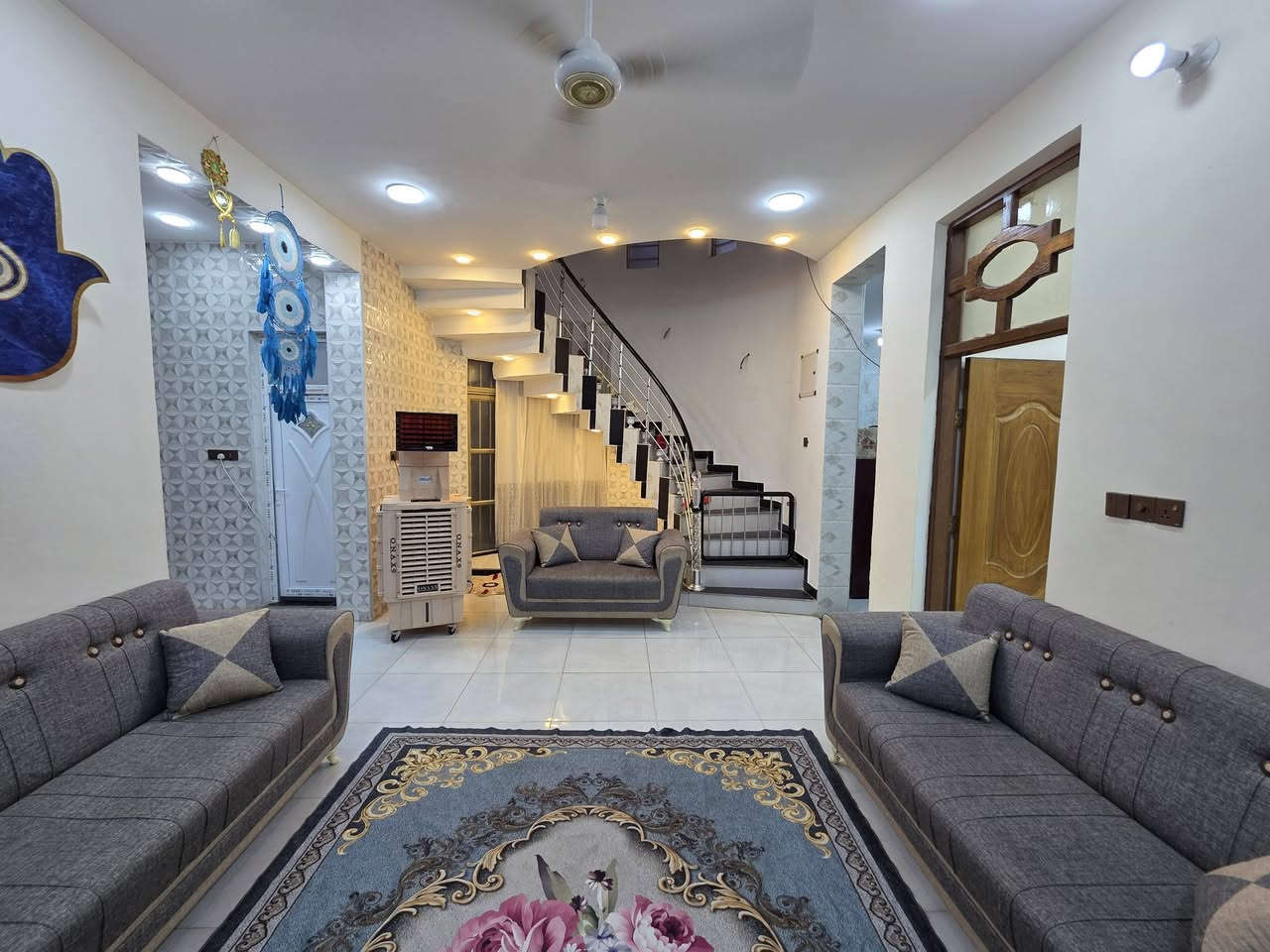 بيت للبيع طابو زراعي سند 25 كوت حي الحكيم قرب الكورنيش يبعد عن الكورنيش 100م تفاصيل البيت البناء طابوك يحتوي على غرفتين نوم وصاله ومطبخ واستقبال + صحيات داخليه وخارجيه البناء درجه اولى السعر 78 وقابل للتفاوض مراجعه مكتب دلاليه احمد السعيدي قرب معرض بيت خليفه الاستفسار *********** ***********
