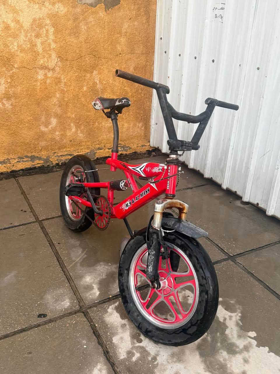 السلام عليكم بايسكل bmx للبيع لون احمر للتواصل بريك فقط بل دواسات او البايدر للتواصل ***********
