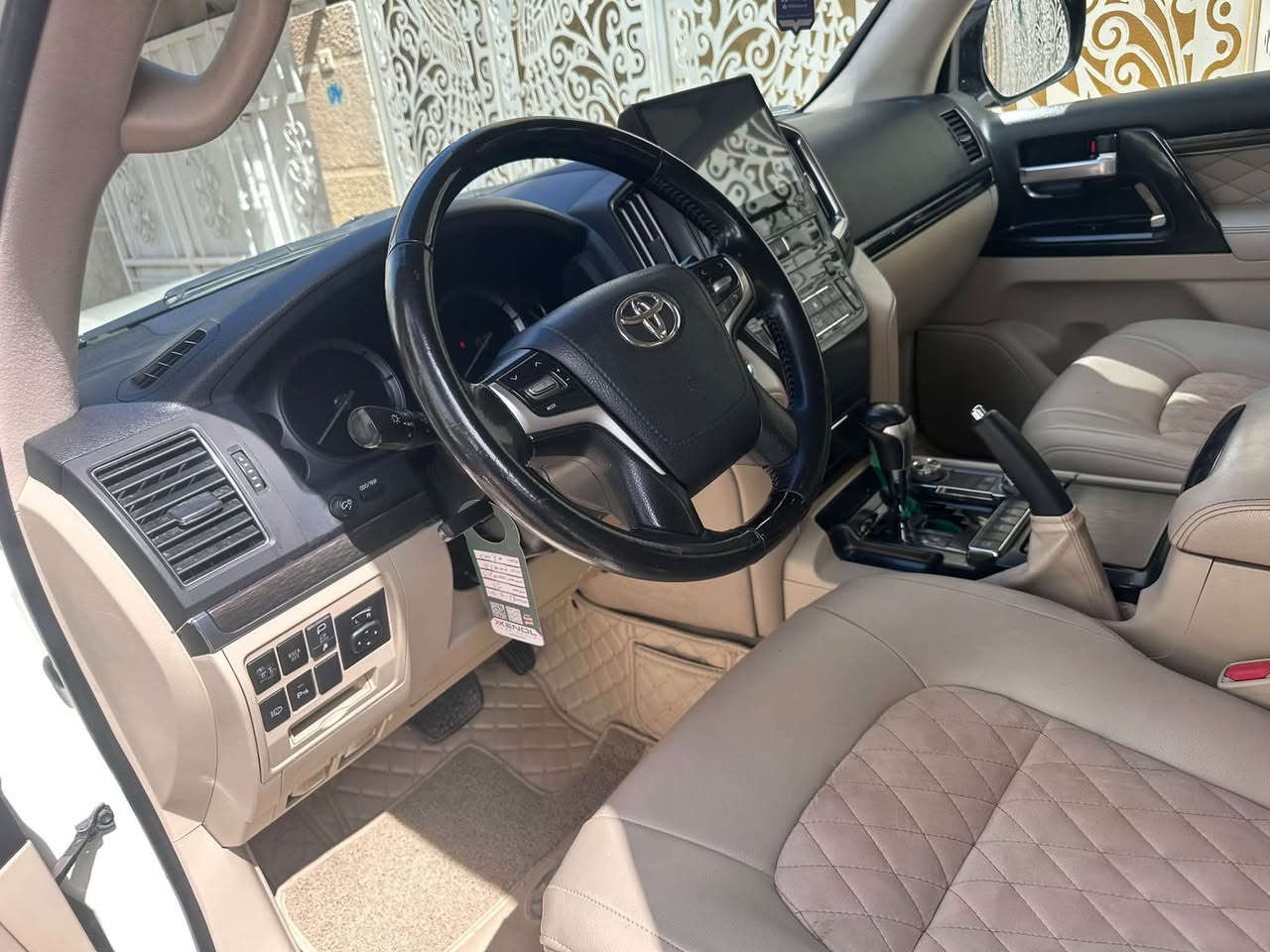 اللهم صل على محمد وال محمد
لاندكروز وايد ادشن 2020 بغداد 
رقم  جديد مشروع وطني جديده جدا 
السيارة بأسمي شخصيا
محرك 8V.   4600  المرغوب 
كفالة عامة من الصبغ والضربة 
والتبديل والرصعات والحالوب 
كفالة
ماشية 80 حقيقي 
مجرد بارد قليل
زراكات لايت 
لايت اسود 
دبل موس
فتحة سلايت
جنطة كهربائيه 
مري شفط
مري قلاب
مواصفات كثيرة 
دشّبول لكزز
مواصفات لكزز
السعر 480وبيها مجال 
مكان بغداد الكرخ
***********
