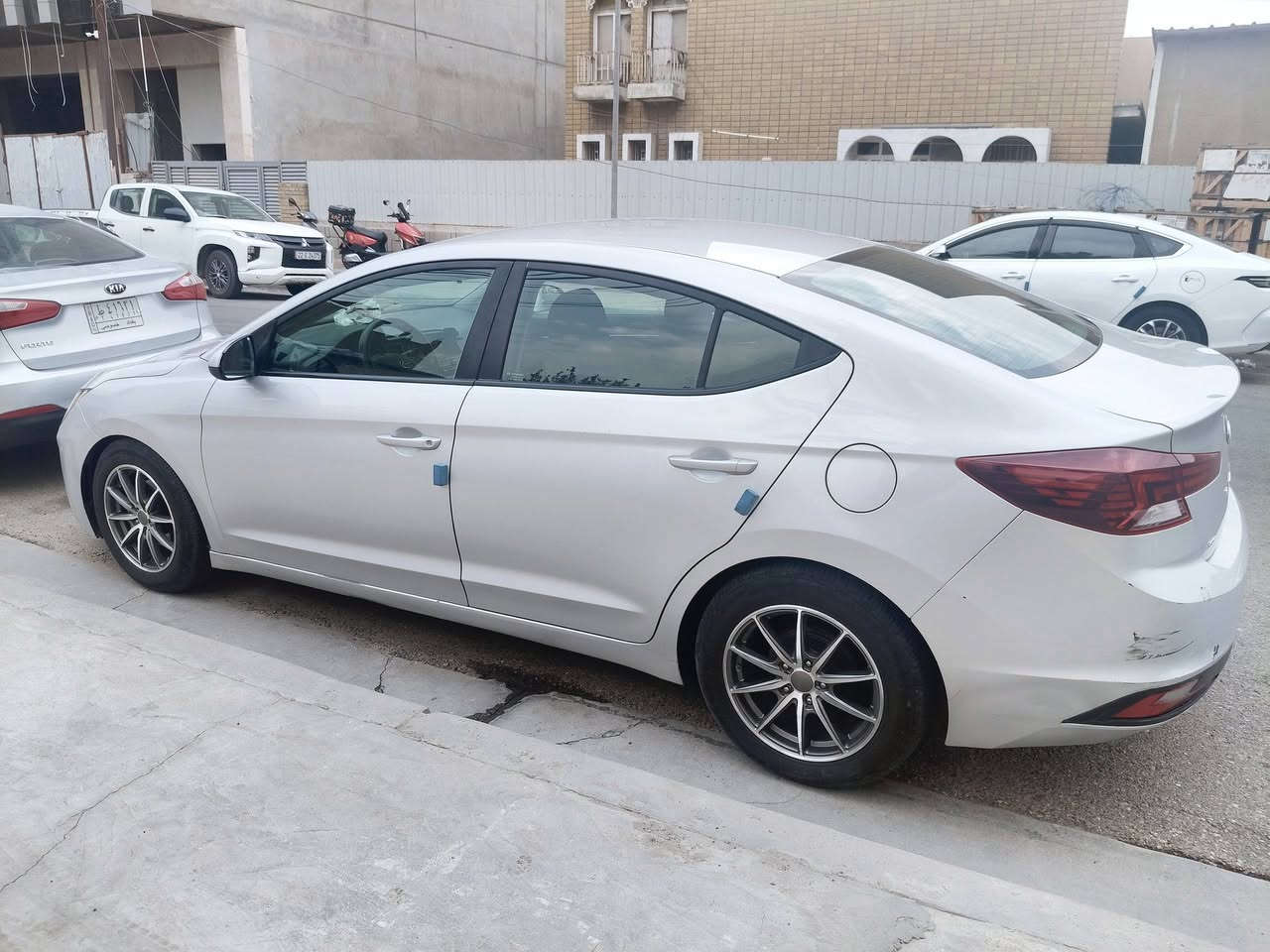 السلام عليكم النترا 2020رقم نكليزي اربيل سياره خير من الله مانقصهة برغي واحد وارد امريكي بيها 3قطع بابين تبدير وجاملق تصليح كير AT رقم صاحب السيارة *********** 125 وبيها مجال
