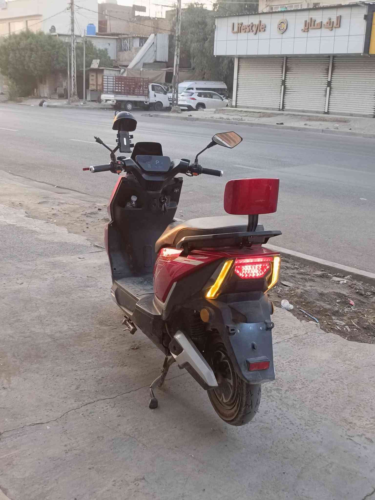 ‏السلام عليكم 🛑
‏🛵دراجه شحن سكنس نثيه
‏موديل 2025
‏💿تايرات جدد جوبلس
‏⚡ملف 2000 نحاس 
‏🦾سرعه ٩٠كم.س
‏🔋٦بطاريات كبار 
‏🪉جهاز انذار لمنع السرقات
‏دبل سويج وتشغيل بصمه عن بعد ومنضومه زنون عدسه وبيها نظام بك R🛑 وشاشه اعطال 
‏ واحله من الصوره السعر 550 وبيها مجال للطيبين المكان بغداد زعفرانيه
‏للاستفسار ***********
‏
