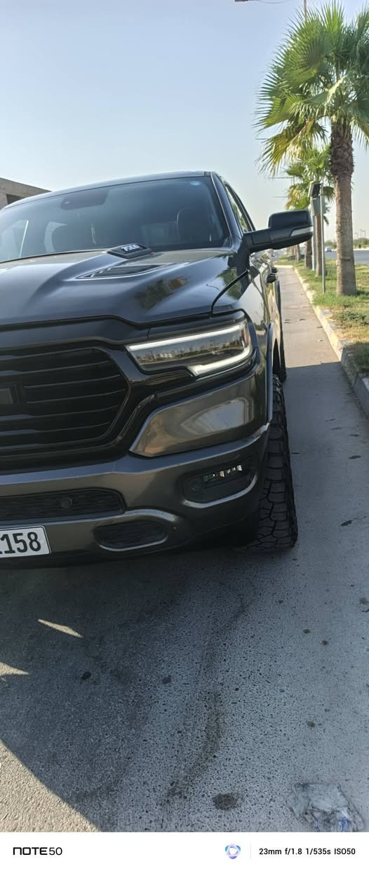 دوج رام بيك هورن موديل 2023    محرك 8   5700 ايتورك  لون مميز فول  مواصفات سقف بنوراما رادار امامي جانبي مري شفط كشنات جلد سايد بريك كهربائي كامره خلفية كشن سائق كهربائي جامة خلفية كهربائي شاشة تسلا تعمل بالمس اوتستوب خلفي  نظام 4 4x دفع رباعي  المسافة المقطوعة 590000 كم   ضرر السيارة جامرلغ اماي ابدل مع بونيد السيارة معمرها على ايدي  للإتصال على الرقم ***********
