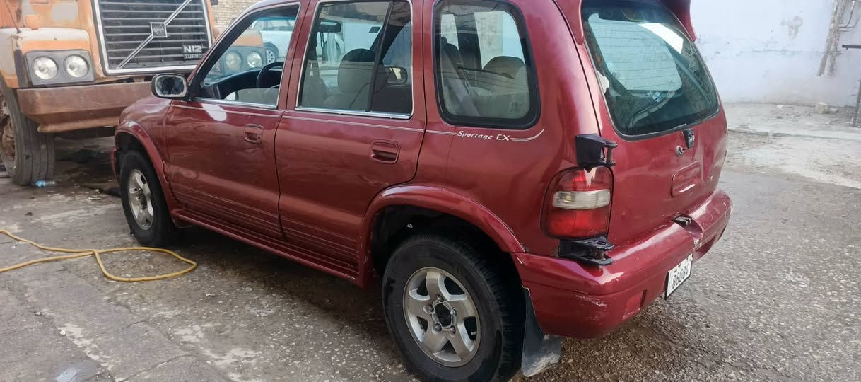 سبورتج موديل 2000 أوتوماتيك تخم تاير جديد محرك كير جدد
منظومة بانزين حاوية للبيع فقط  رقم دولي بسمي تحويل مباشر هزه جديدة تبريد شغال  مكان السيارة الديوانية سعر ٤٥ورقه بيه بس باب بيه صبغ 
وباقي شركه ***********
