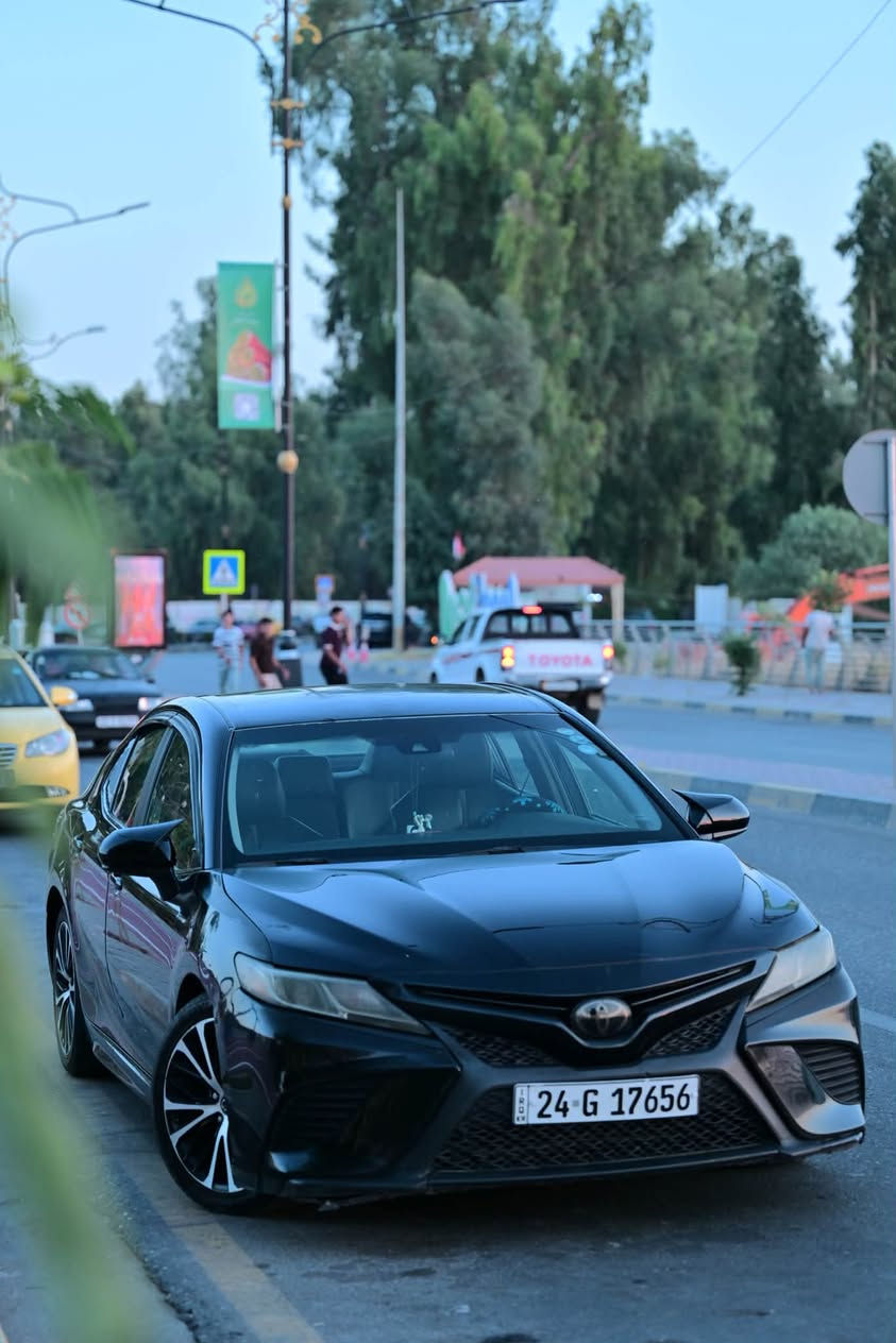 كامري se لون اسود للبيع ماشيه 200 سياره بيها 4 قطع صبغ بدون دواخل كلها صطحي السياره بدون اي ايرباك يعني اي داخل ما بيها ايباك كله نضام شركه و السياره رادار امامي نضام سبورت شفتات ستيرن نضام ايكو نضام كار بلي نضام سياقه ذاتيه علا تخطيط الشارع السياره بيها ملاحضات تنشاف شوف عين وارد امريكي مكينه 2500 اربع تايرات جدد عليها سياره مناقصها اي شي *********** سعر 170 وبيها مجال موديل 2018 كيرها at مو cv
