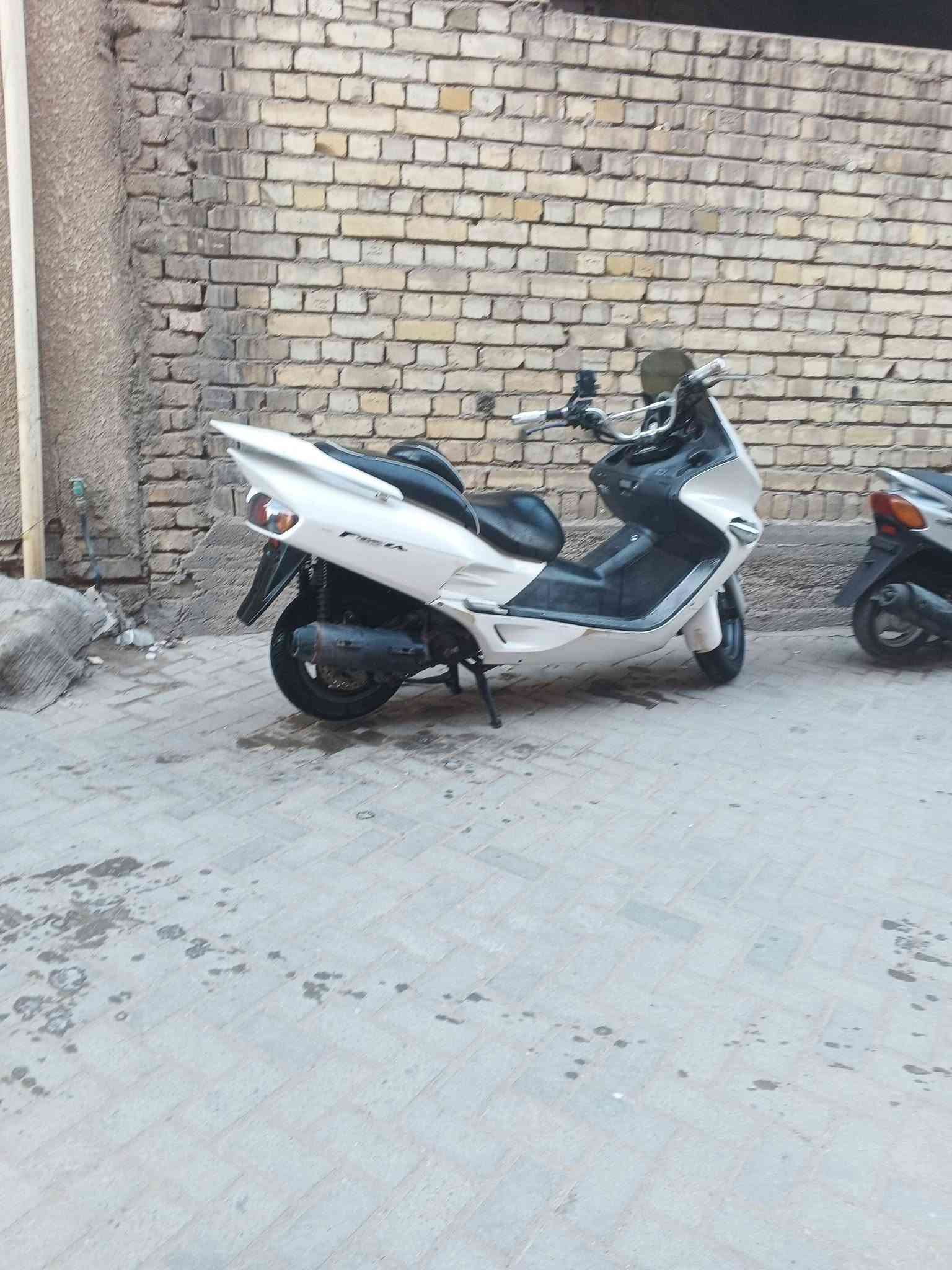 السلام عليكم فورزه وكاله جديده الدراجه السعر ٨٥٠ المكان مدينه الصدر الرقم ***********
