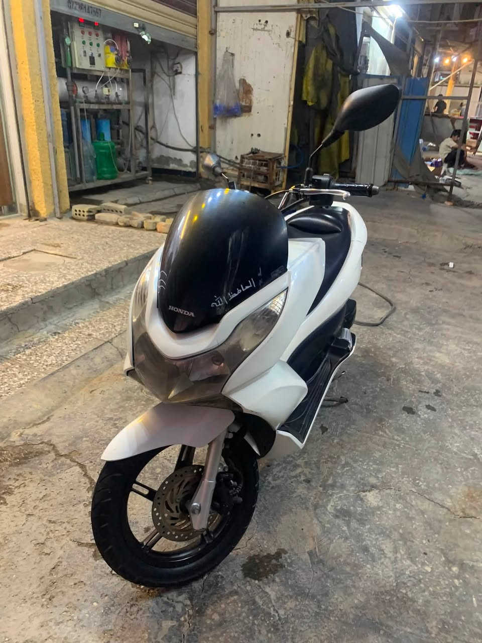 السلام عليكم pcx جيل اول موديل ٢٠١٦ ياباني
دراجه نضيفه كلش شوفت عينكم مثل ما موضح بلفيديو 
تجي تكلب وتدلل السعر ١٢٥٠ مليون وربع للاستفسار *********** مكاني بغداد العبيدي
