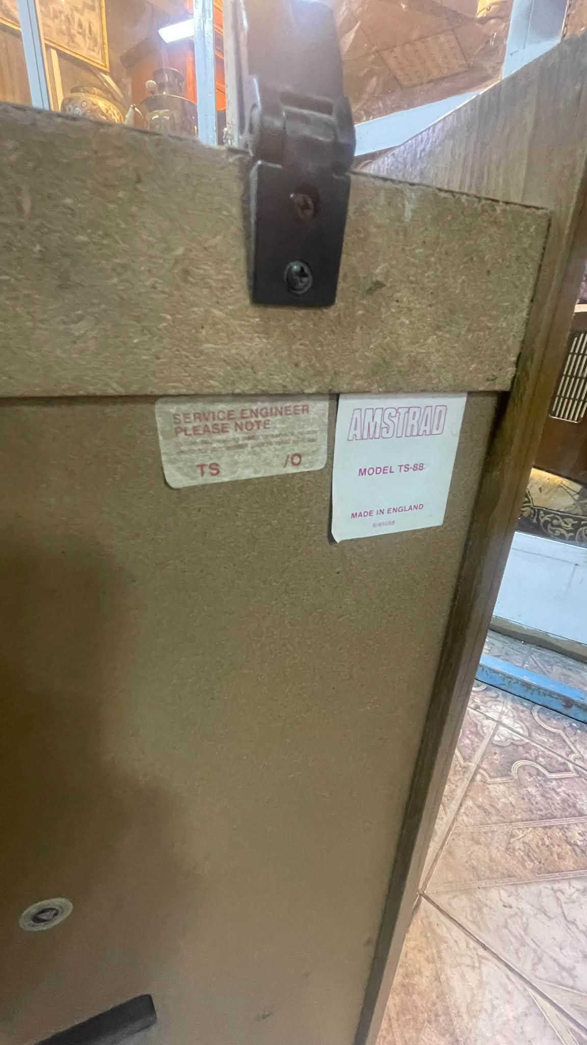 سستم انكليزي بدون سماعات شغال فقط الكاسيت يحتاج قايش ومكبر صوت وكرام شغال***********
