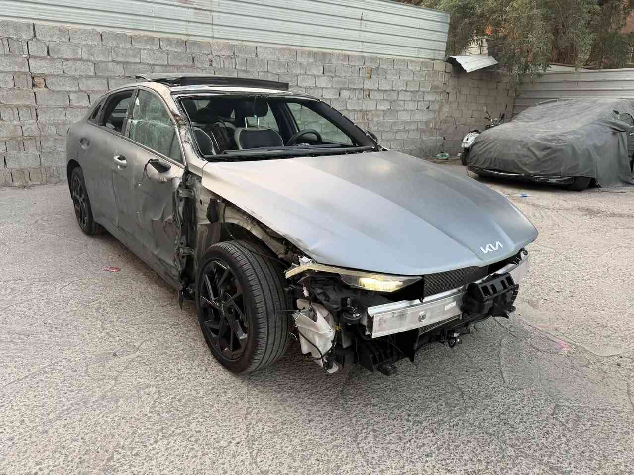 كي فايف K5 بانزين 2026 فول GT Line ✅
السعر 139$ 🔥 ورقة مكمركة حرة بغداد ✅ سعر بلاش ‼️

حادث كما موضح بالصور تشتغل وتمشي بدون دواخل .. 

صور المزاد مرفقة ايظا بالمنشور .. ✅

السيارة حالياً بالاعظمية مدفوع كمرك وضريبة وكلشي ✅

فول مواصفات GT line السيارة بانوراما .. ‼️
ماشية 7 الاف ميل فقط ‼️
لون السلفر الطافي الجديد 2026 ✅

موديل 2026
ماشية 7 الاف ميل فقط 
بانوراما 
بصمة 
محرك 2500 GDi 
نقطة عمياء 
شفتات ستيرن 
قيادة ذاتية
شحن وايرلس
هندبريك بصمة
وضعيات قيادة متعددة
حساس امامي وخلفي
كشنات تدفئة 
ستيرن تدفئة
ابواب بصمة 
سستم صوت BOSE
تشغيل عن بعد 
رادار امامي وجانبي 
ويل كب 18 

دعامية امامية وياها شبّاك وحساسات موجودة بداخلها ‼️

سعر 139$ 🔥 139$ ‼️مكمرك حرة بغداد ✅ سعر بلاش‼️

للاستفسار مكاني الاعظمية اتصل ***********
