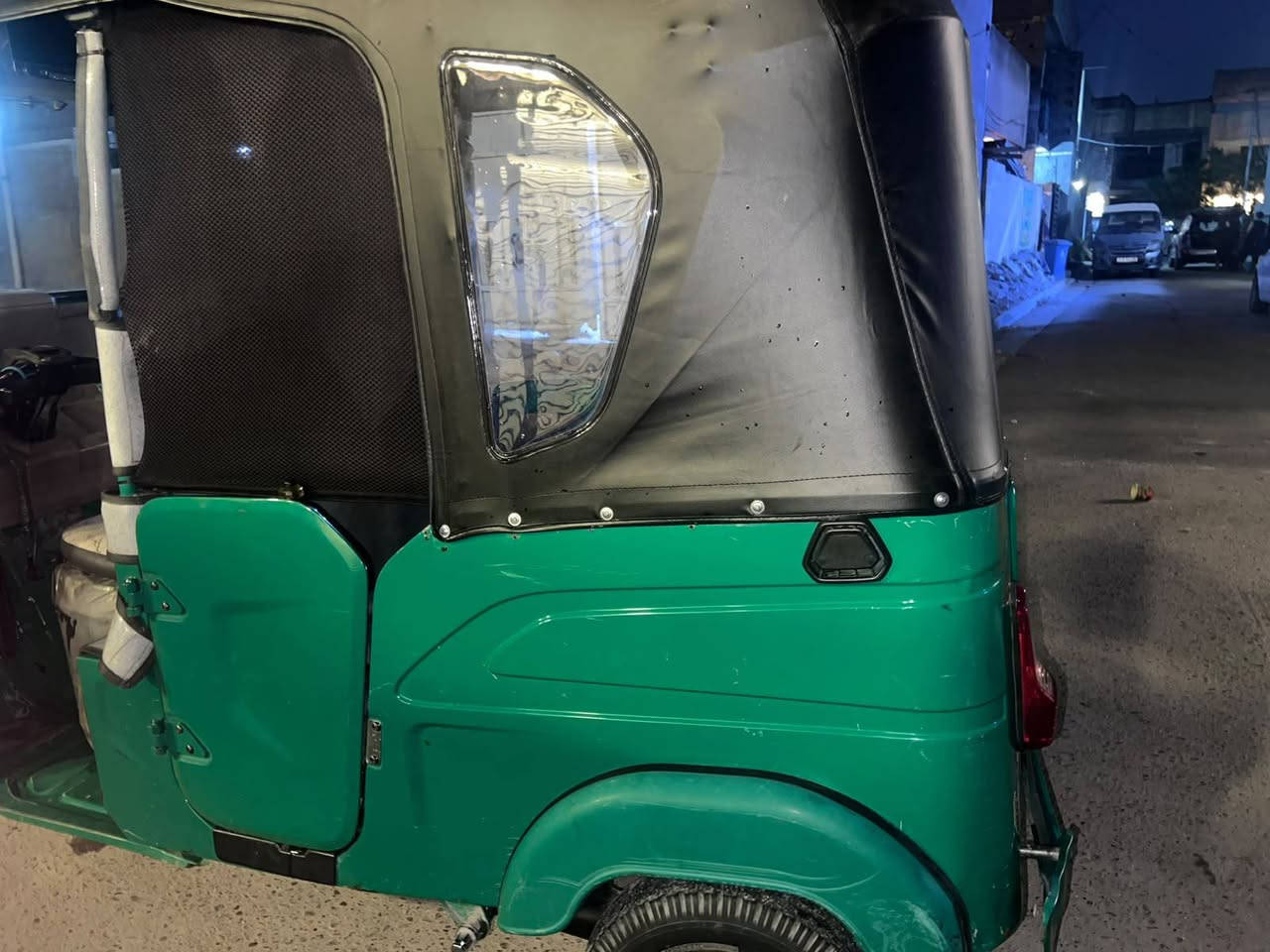 السلام عليكم تكتك البيع كلشي بيها جهاز مابيها ضربت بس شخوط بل لغد واحد جهاز كبال ال شارع مكاني بغداد تقطع درويش ***********وتساب  مرقمه تحويل ثاني يوم
