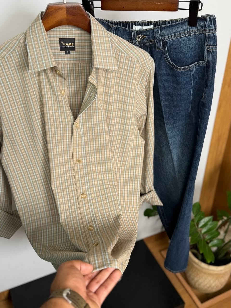 (شرف الدين للألبسة الرجالية👔🇹🇷)

واسط-العزيزية-شارع الخليج 📍

يوجد توصيل لكافه محافظات العراق 

للحجز والاستفسار مرساله الصفحه او الاتصال على(***********)واتساب

نص مكتوب في الصور:
- قميص AMB
- يلبس الوزن ١١٠