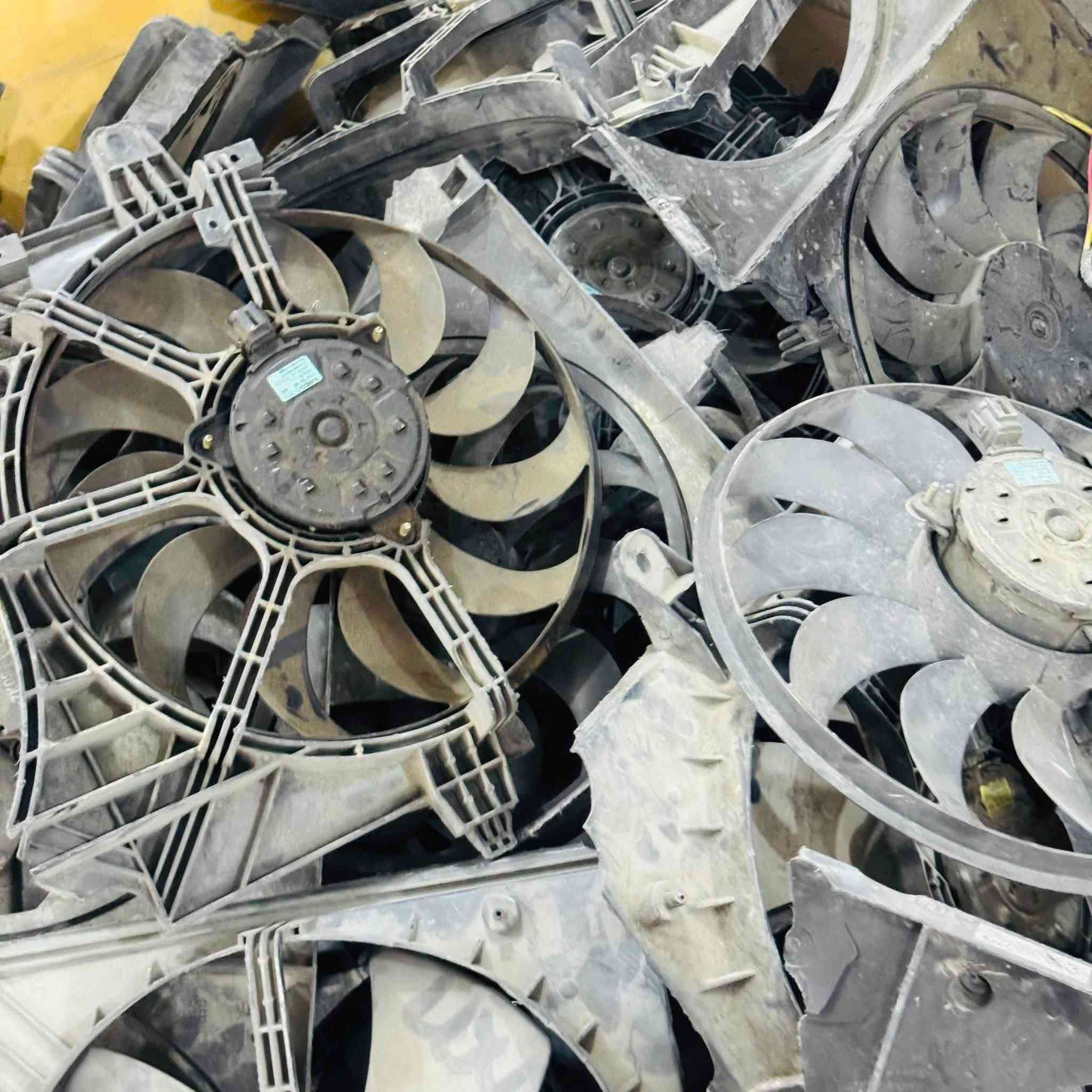 ماطور مروحه رينو سافران   سعر القطعه ٨ لاف
جمله فقط 
واتساب.  ***********
